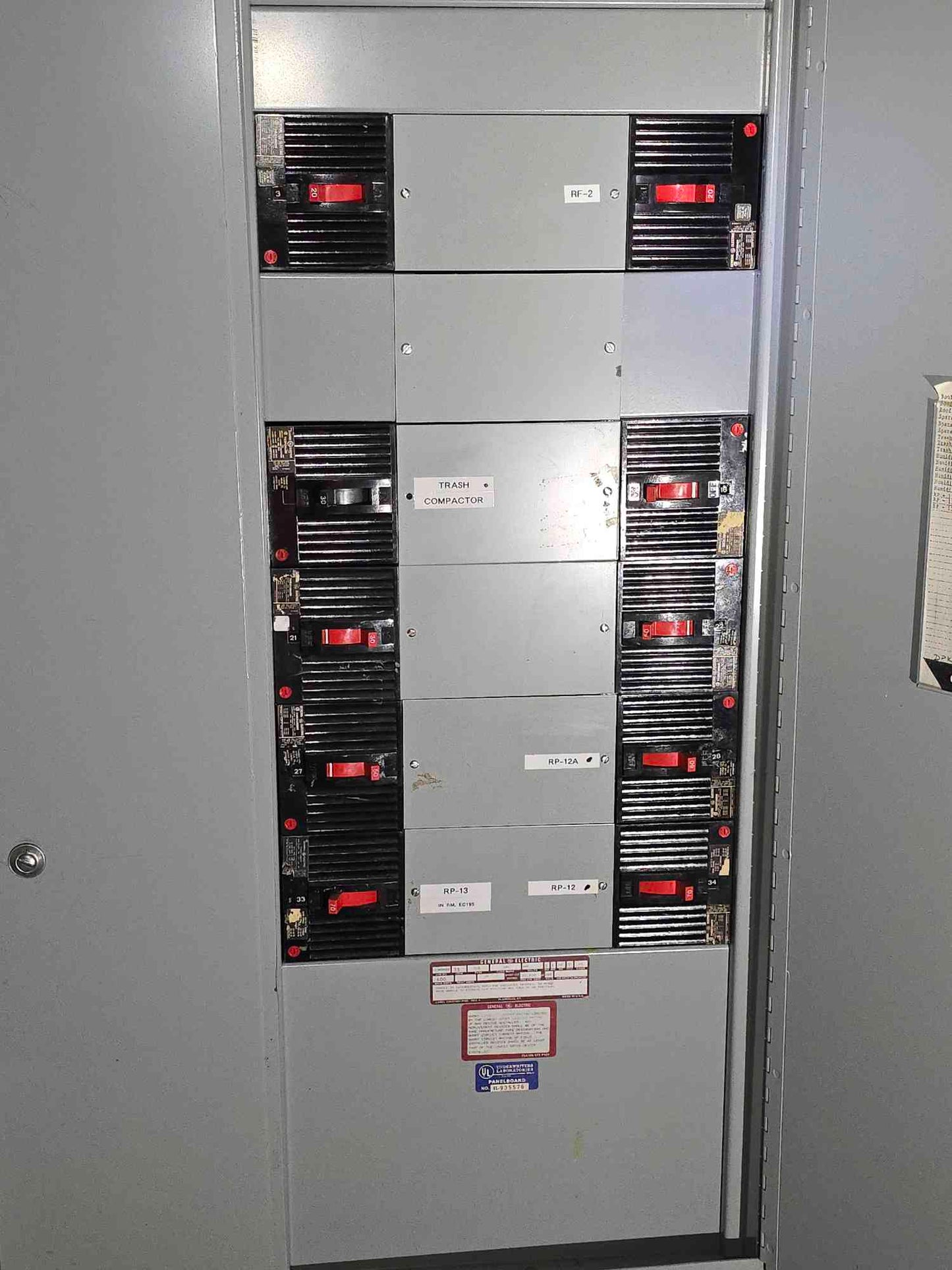 400A GE Panelboard 480v 3PH 8 Breakers