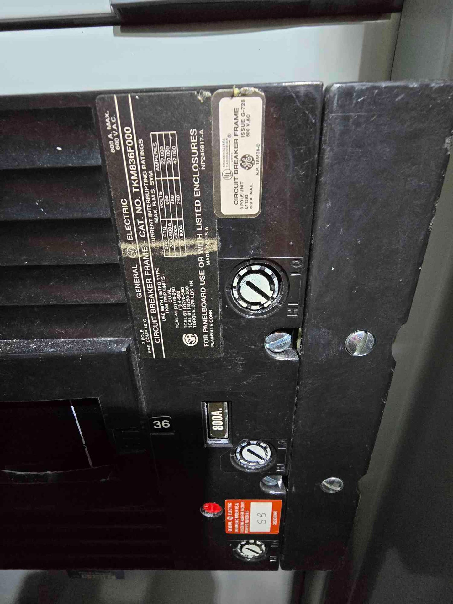 800A GE Panelboard 480/277V 3PH 10 Breakers & Main