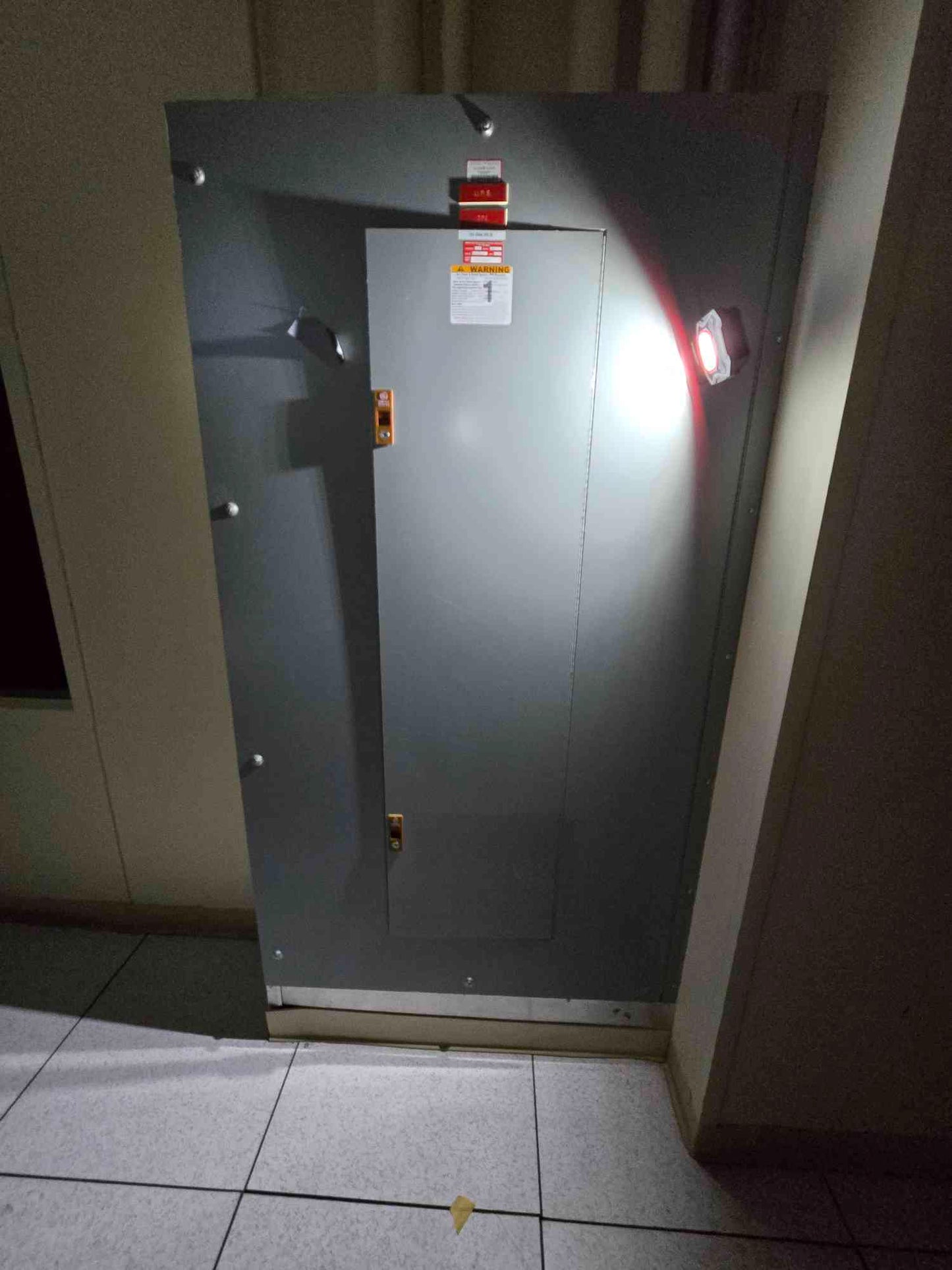 800A GE Panelboard 480/277V 3PH 10 Breakers & Main