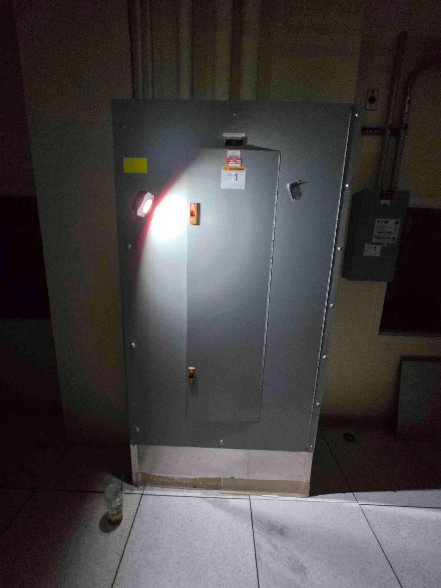 800A GE Switchboard 480v 3PH 10 Breakers & Main Panelboard