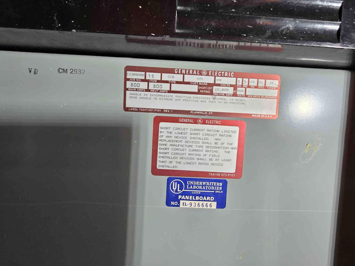 800A GE Panelboard 480V 3PH 8 Breakers & Main