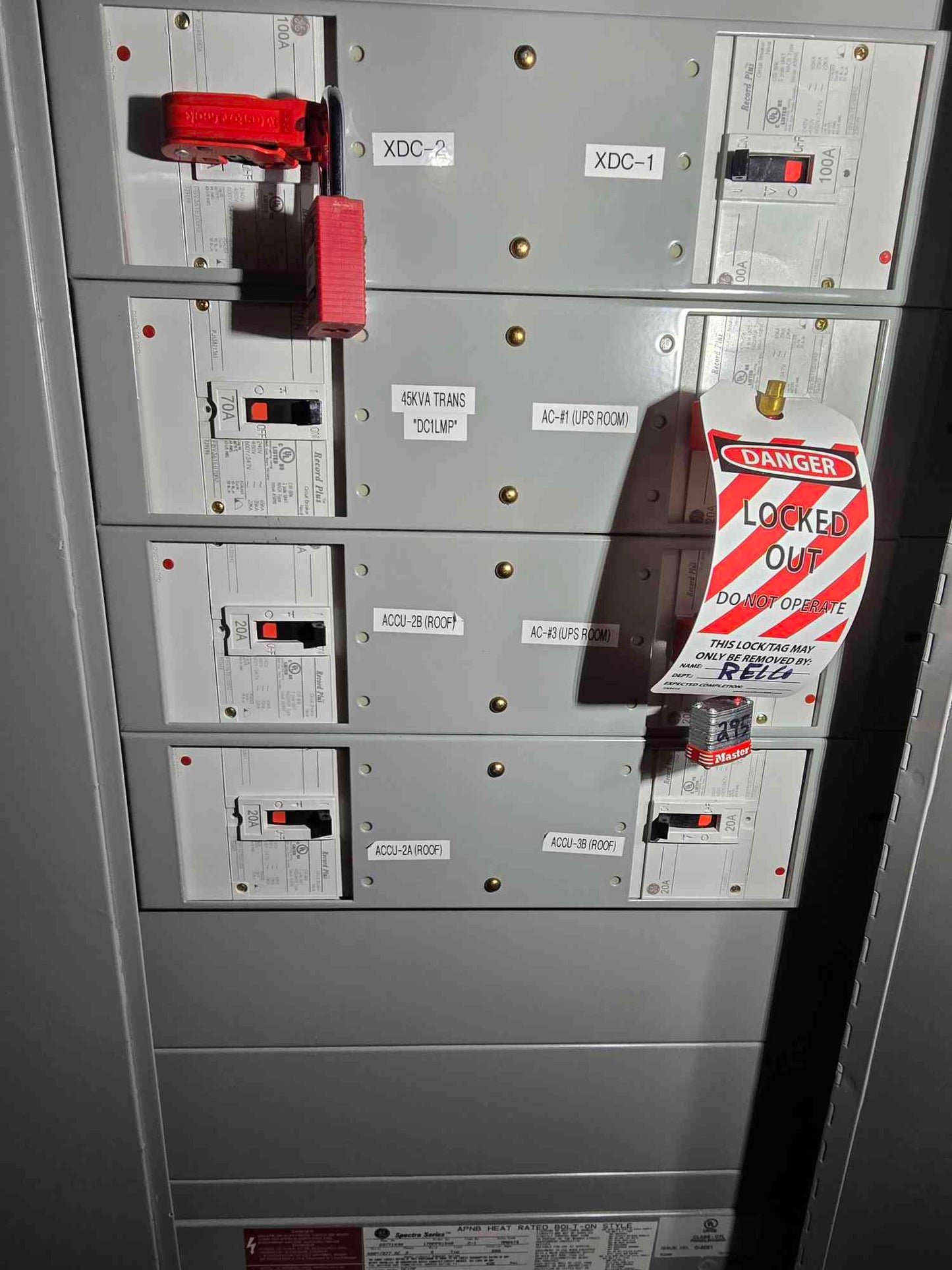 600A GE Spectra Series Panelboard 480/277V 3PH 8 Distribution Breakers Record Plus