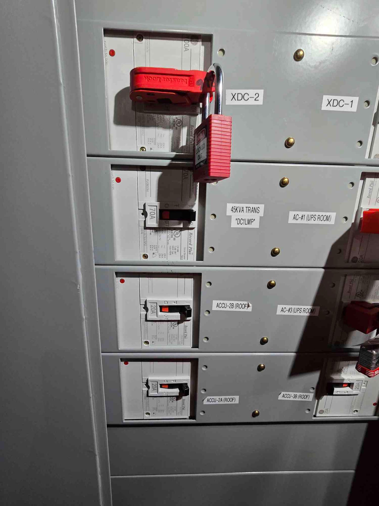 600A GE Spectra Series Panelboard 480/277V 3PH 8 Distribution Breakers Record Plus