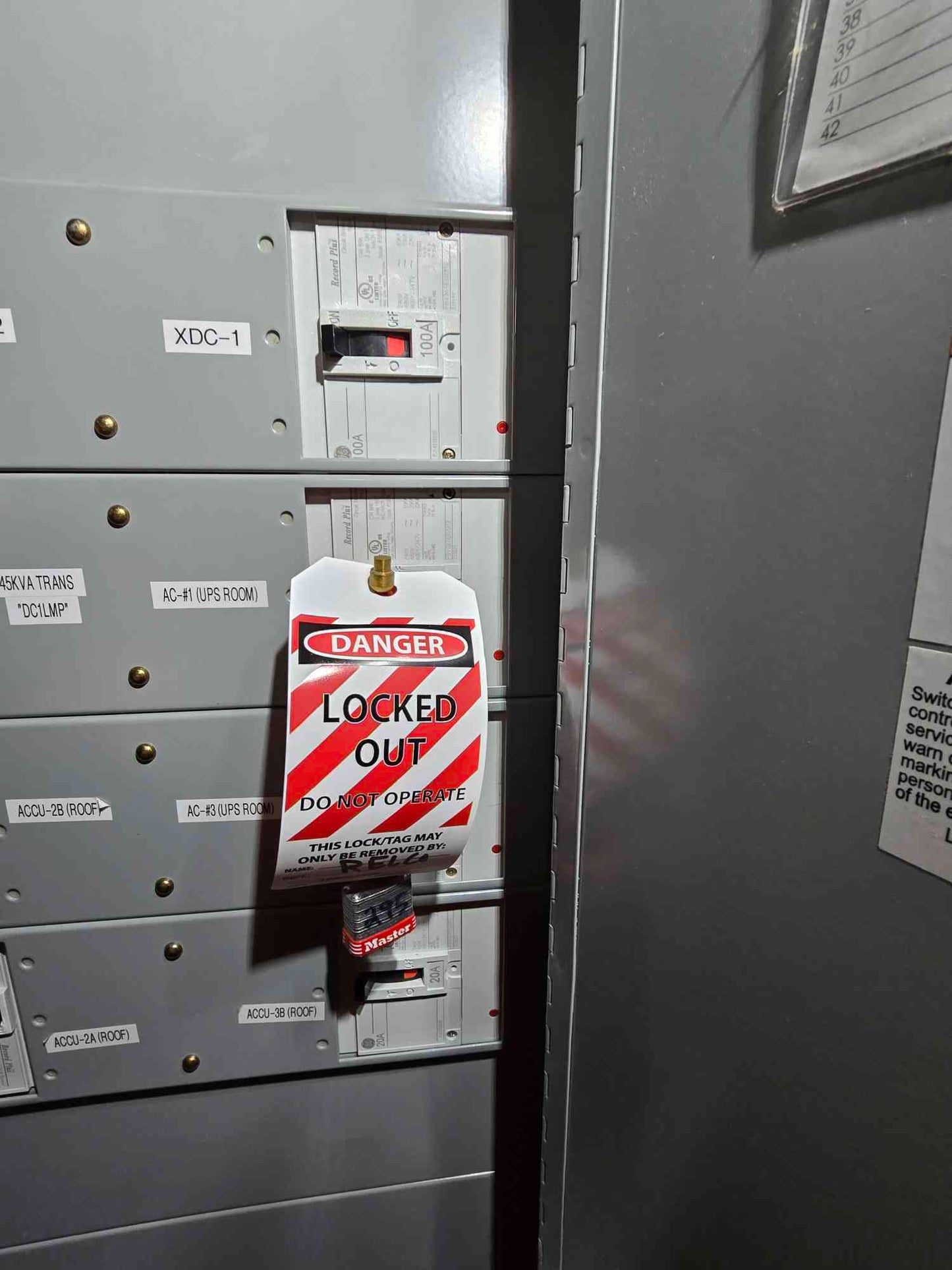 600A GE Spectra Series Panelboard 480/277V 3PH 8 Distribution Breakers Record Plus