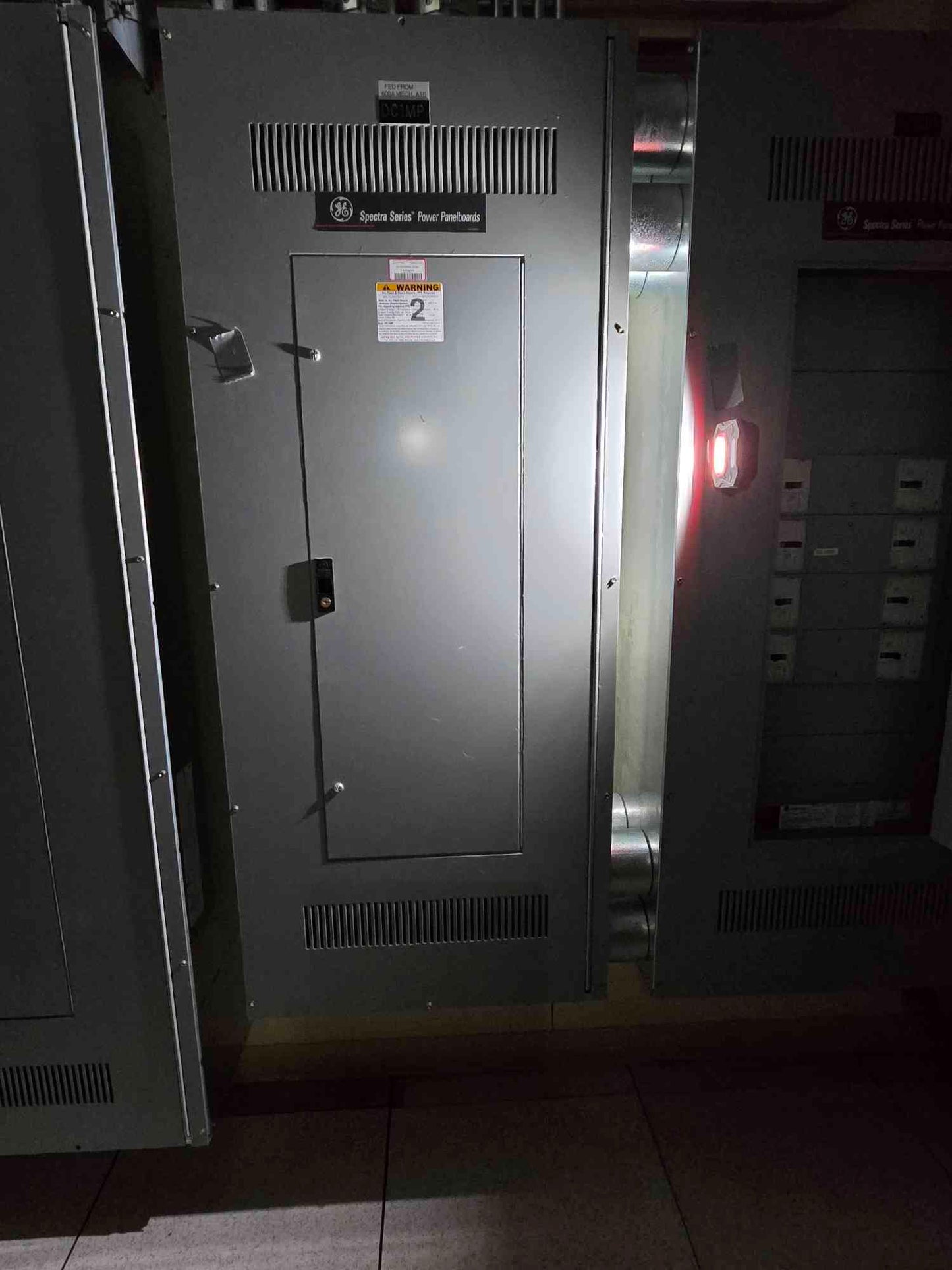 600A GE Spectra Series Panelboard 480/277V 3PH 8 Distribution Breakers Record Plus