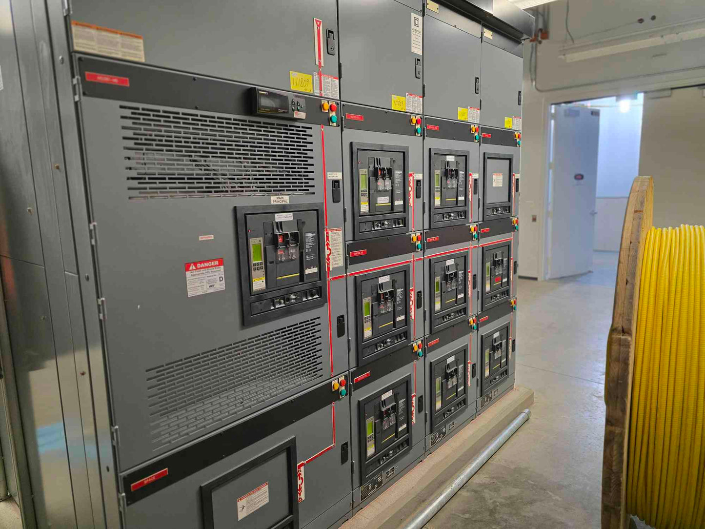 Square D Power-Zone 4 Switchgear 4000A Main NW40H2 & 8x NW16H2 1600A Breakers - Cell 3