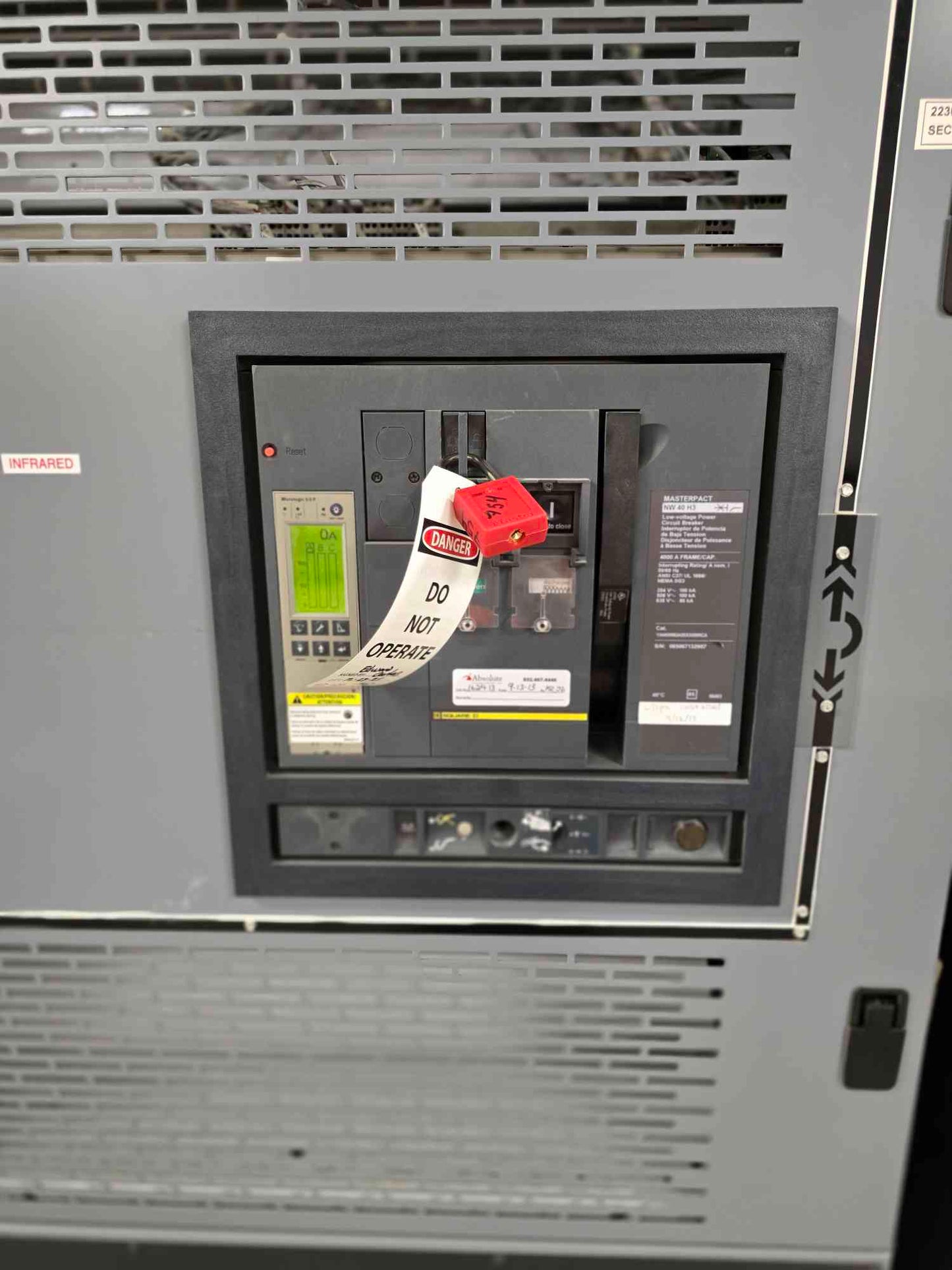 Square D Power-Zone 4 Entry Switchgear 9 Section 4000Amp NW40H3 MasterPact Breakers - Cell 3