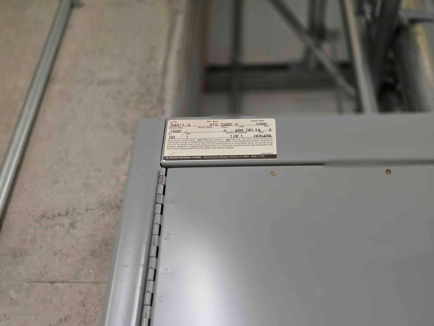 1600A GE Spectra Series Switchboard 480V 3PH Main Meter & 2 Distribution Breaker - Cell 3