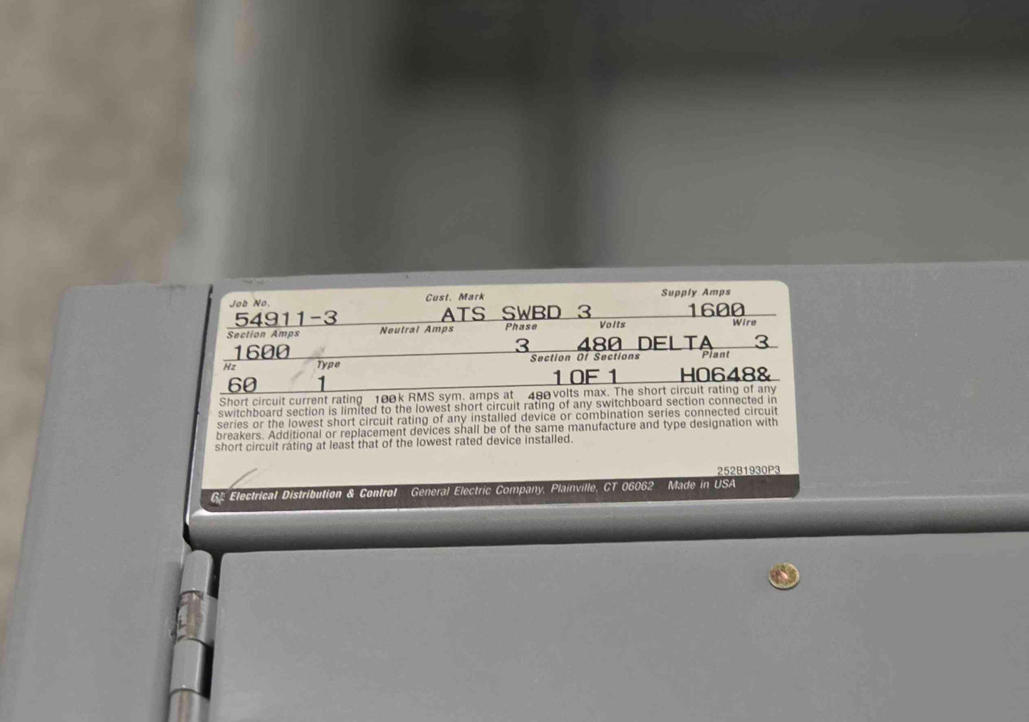 1600A GE Spectra Series Switchboard 480V 3PH Main Meter & 2 Distribution Breaker - Cell 3