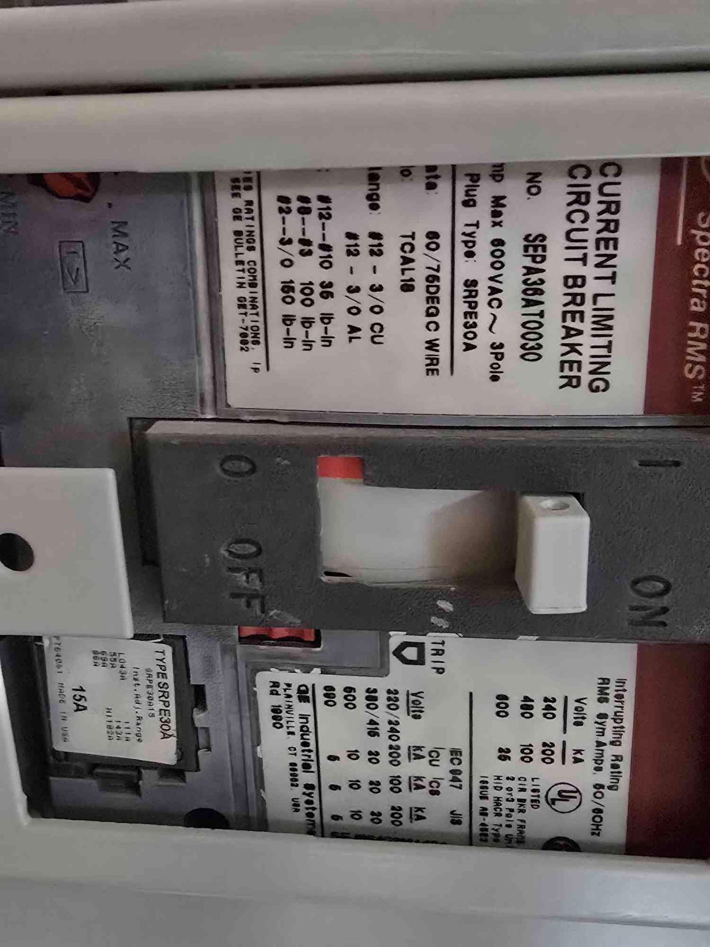 800A GE Spectra Series Panelboard 480V 3PH 4 Breakers Main & Meter - Cell 3 B