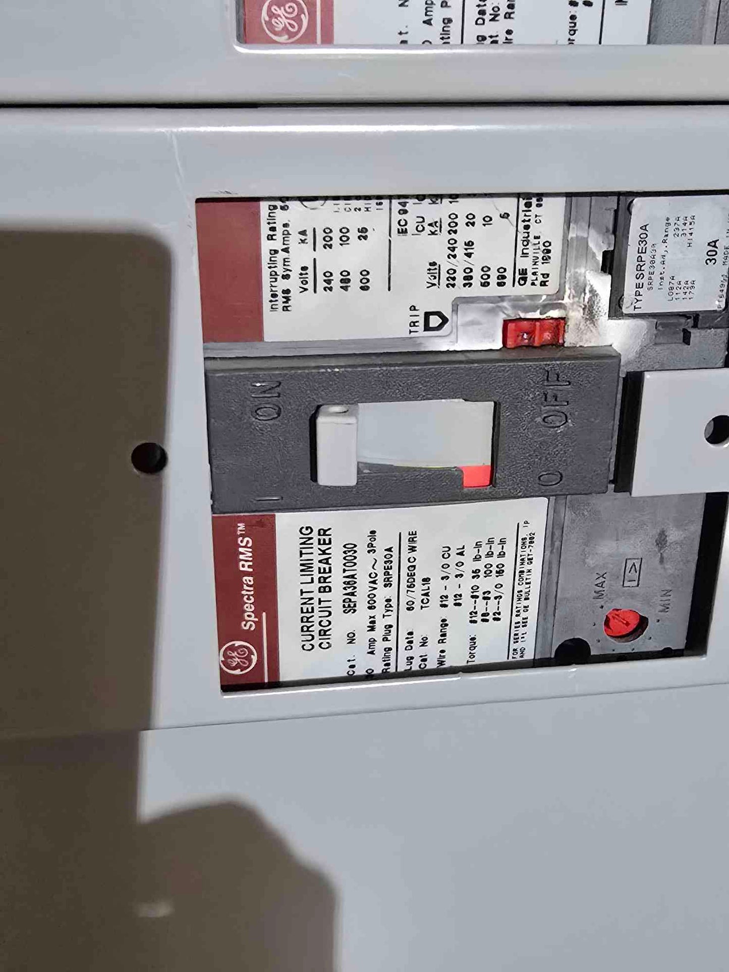 800A GE Spectra Series Panelboard 480V 3PH 4 Breakers Main & Meter - Cell 3 B
