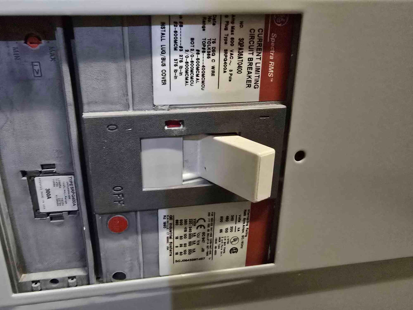 GE Spectra Series 800A 480V 3PH 3W Panelboard 3 Breakers Meter & Main - Cell 3