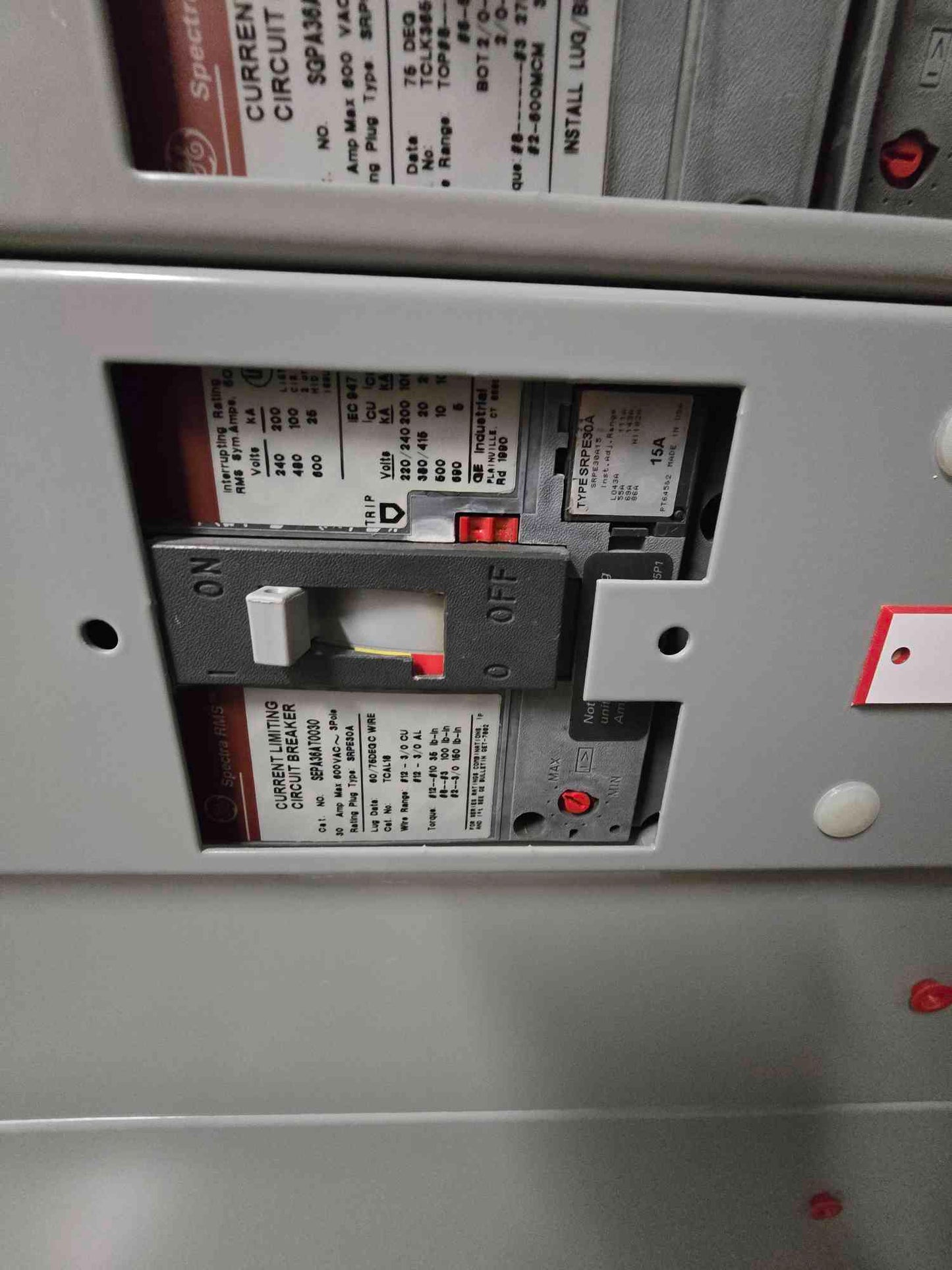 800A GE Spectra Series Panel 480V 3PH 4 Breakers Main & Meter - Cell 3 F