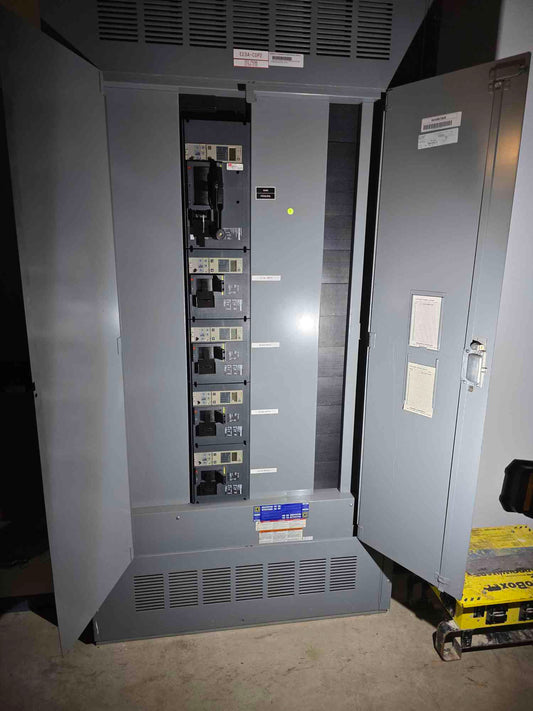 1000A I-line Square D Distribution Panelboard 1xRG1000 & 4xPG400 Breakers 208/120v - Cell 3