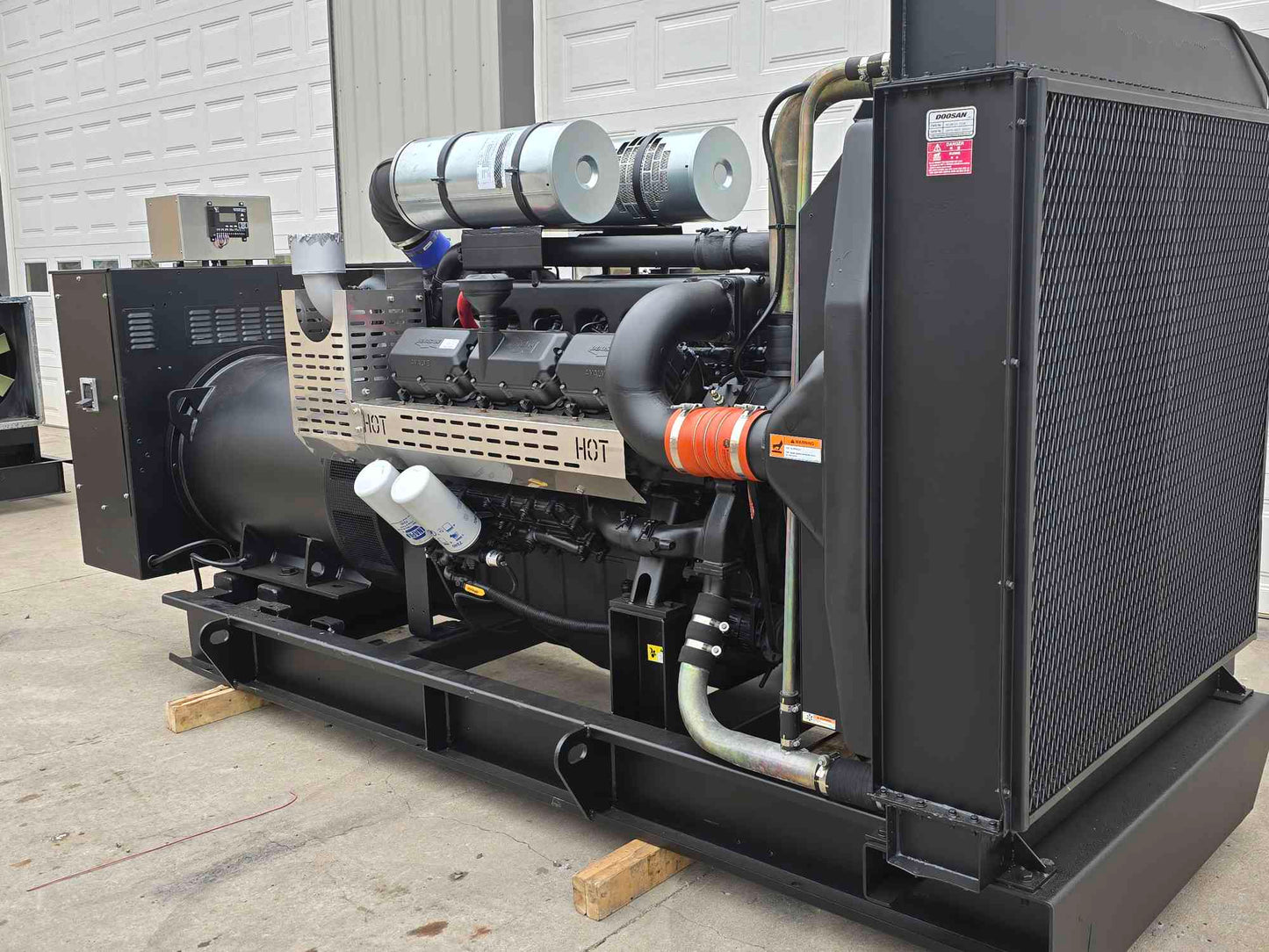 600KW Generac V12 Doosan Diesel Generator 3PH 277/480 '10 960Hrs TESTED