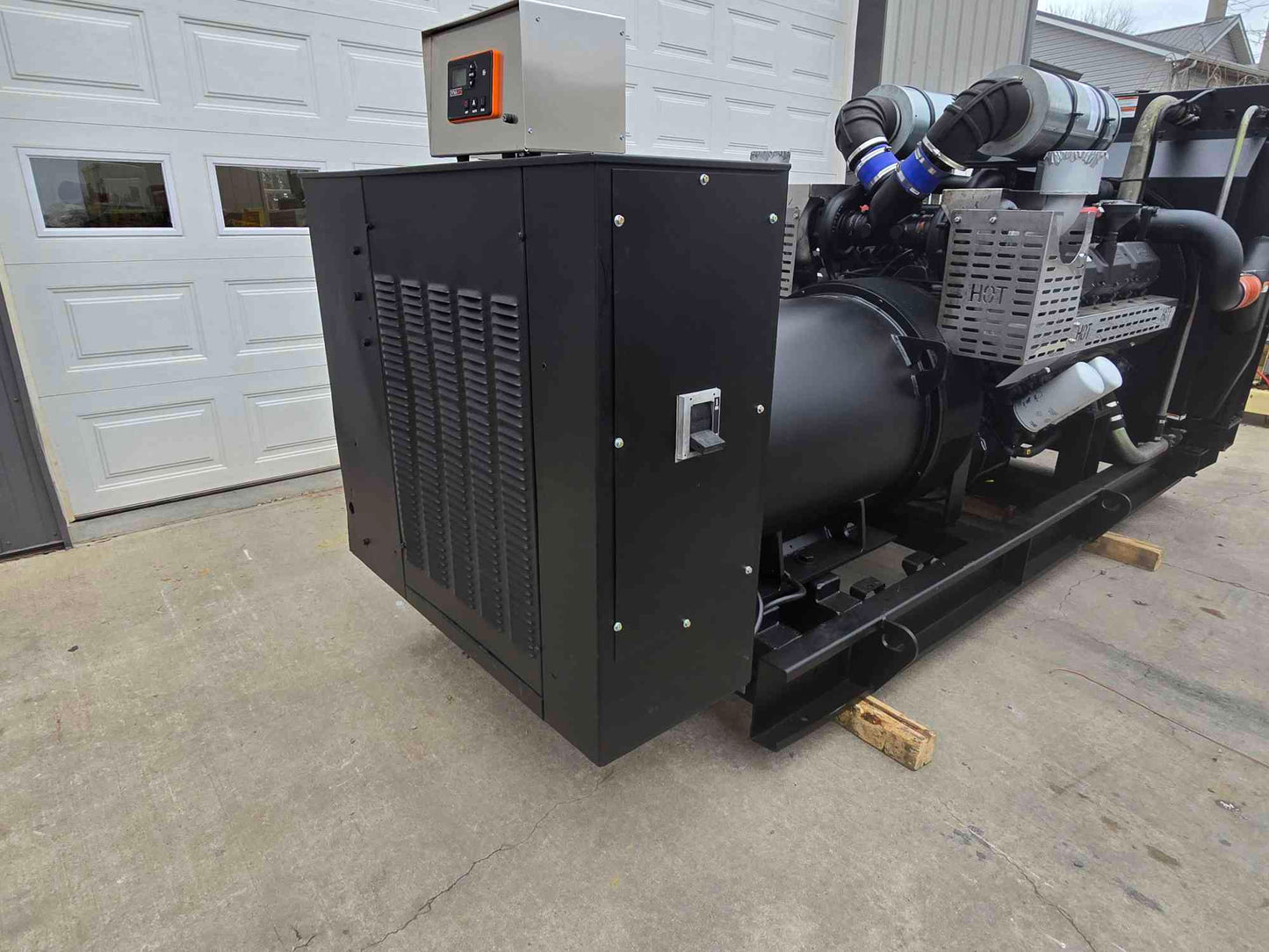 600KW Generac V12 Doosan Diesel Generator 3PH 277/480 '10 960Hrs TESTED
