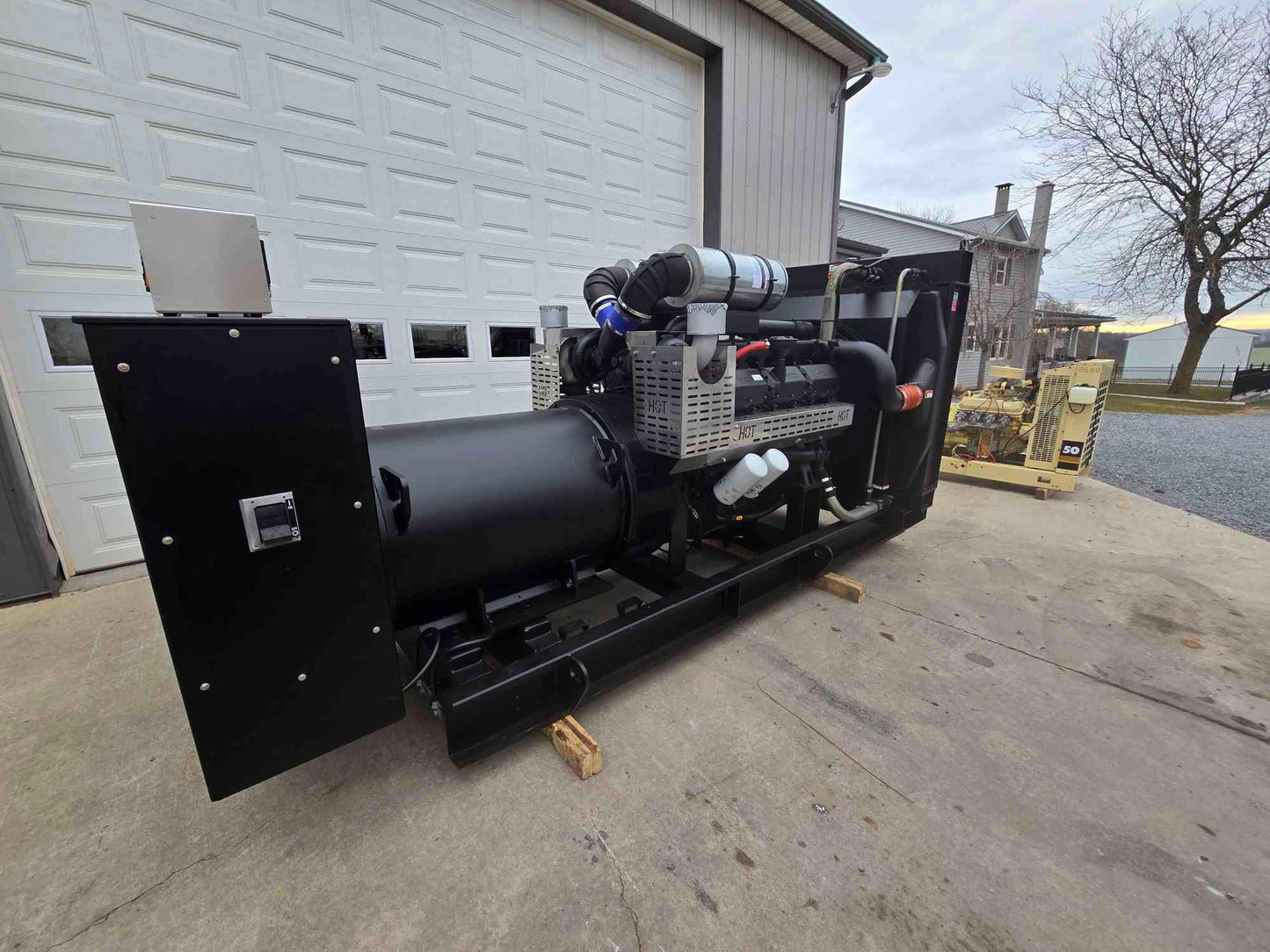 600KW Generac V12 Doosan Diesel Generator 3PH 277/480 '10 960Hrs TESTED