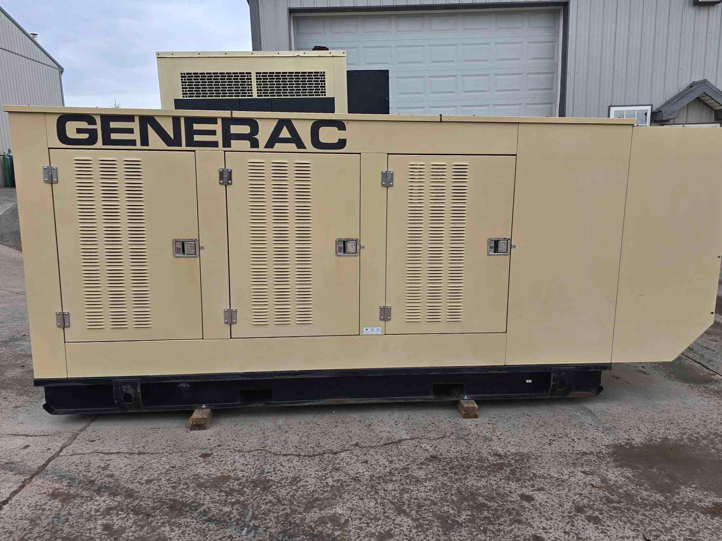 135KW Generac SG0135 Nat Gas LP Generator 1PH 120/240v '04 957Hrs TESTED