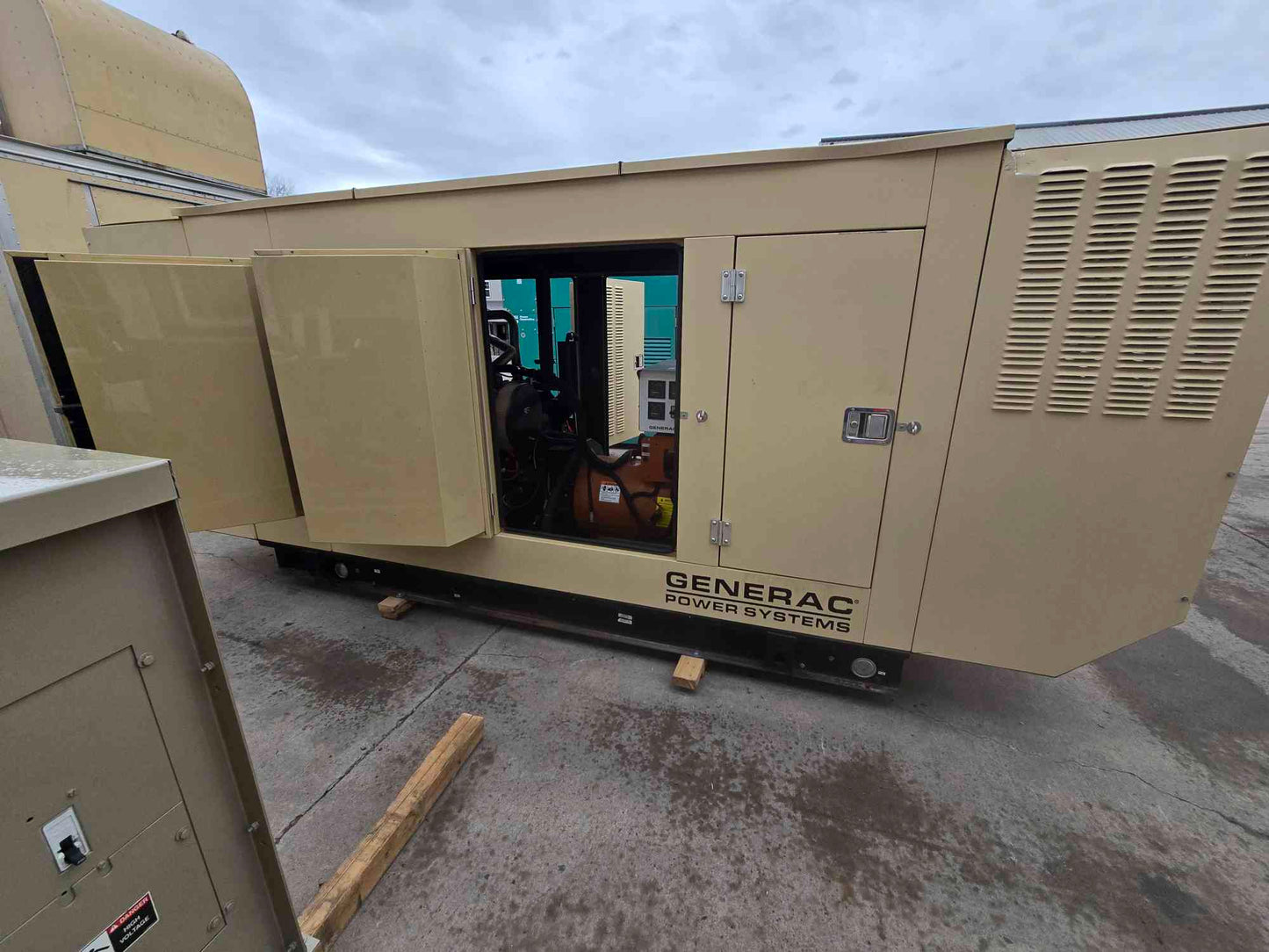 125KW Generac SG0125 Nat Gas LP Generator 1&3PH '04 340Hrs TESTED