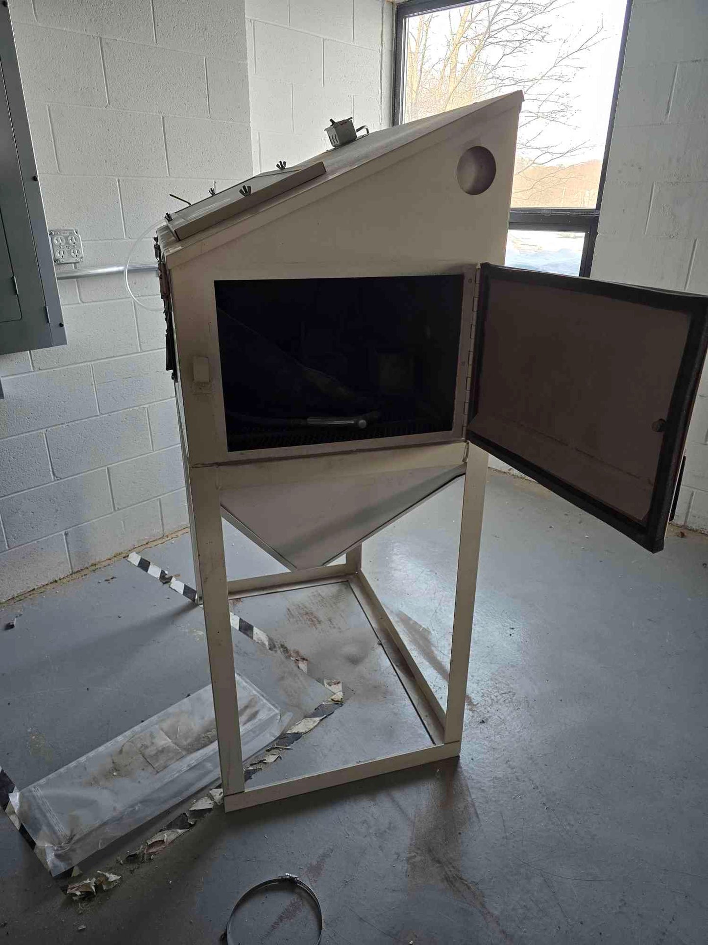 Cyclone Abrasive Blast Cabinet Model #3624 '12