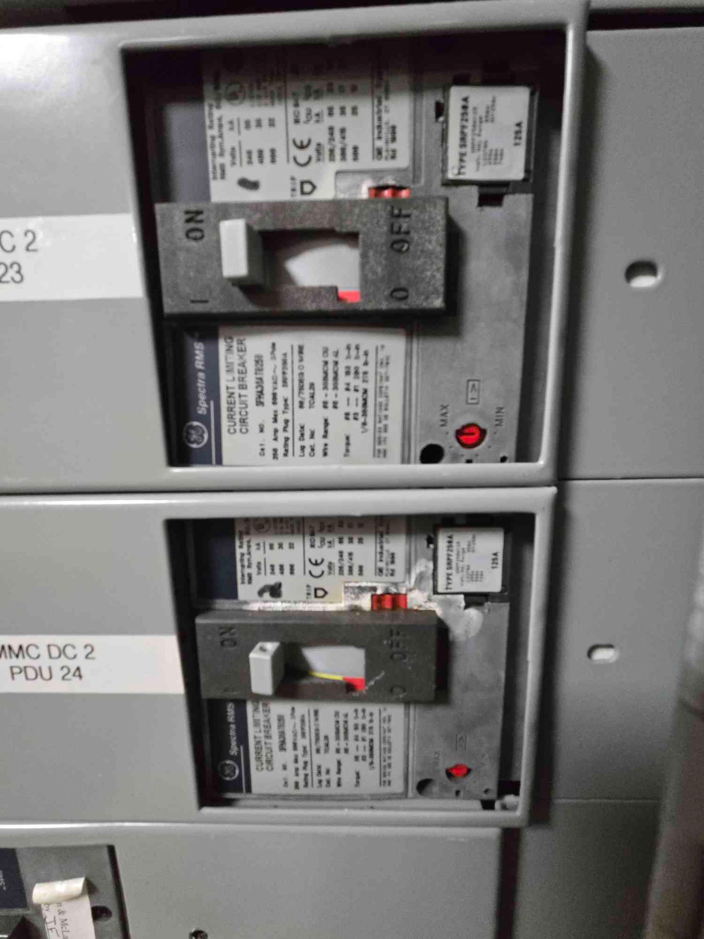 400A GE Spectra Series Panelboard 480V 3Ph 4 Breakers & Main