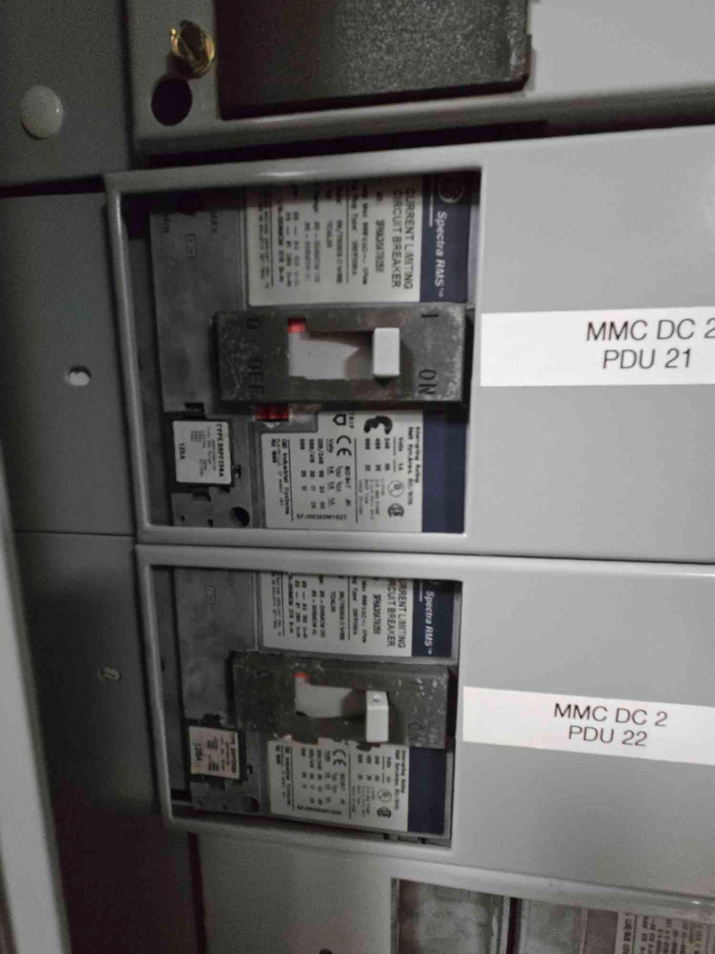 400A GE Spectra Series Panelboard 480V 3Ph 4 Breakers & Main
