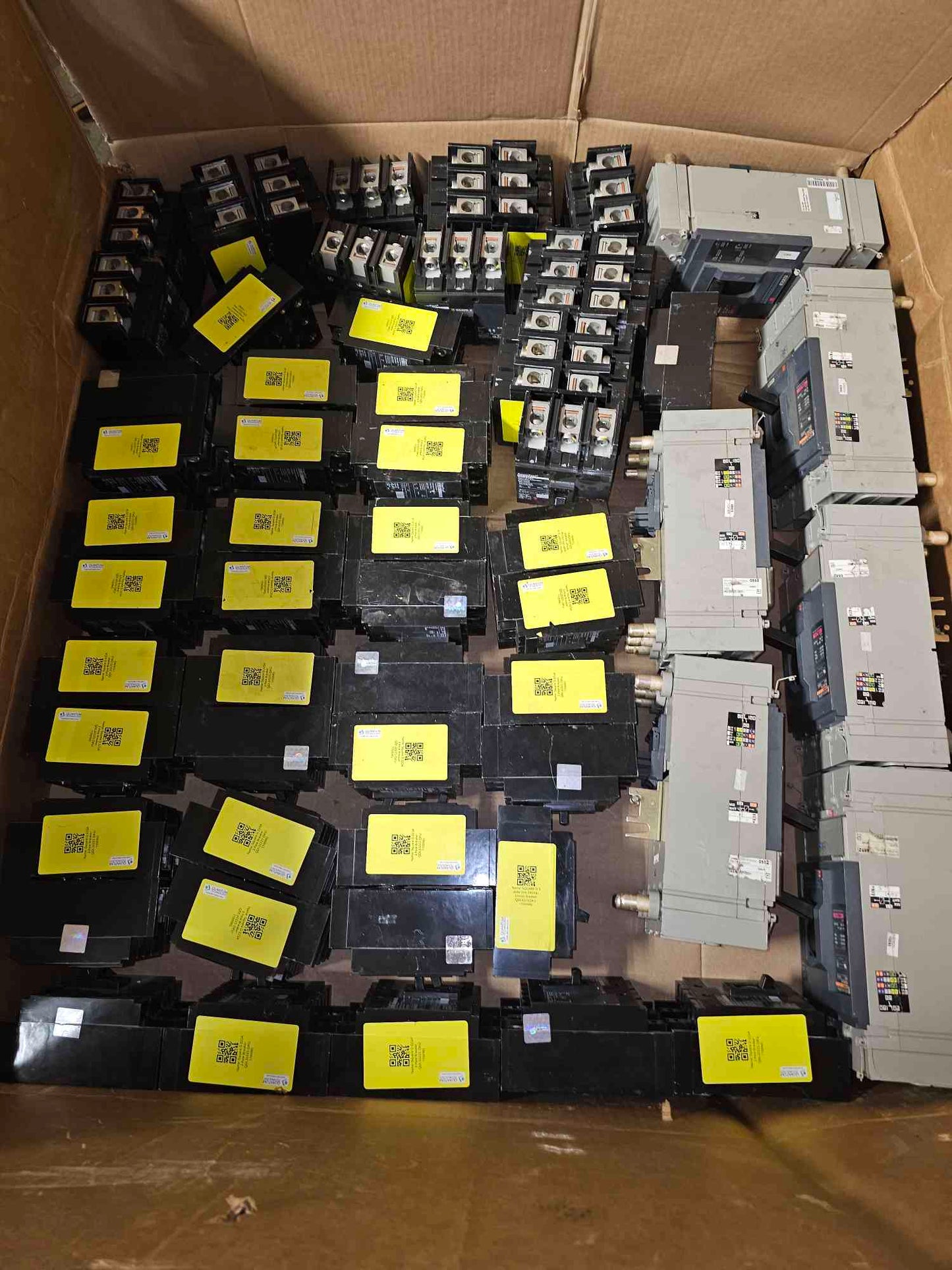 Bundle of over 60 225A Circuit Breakers(110658)
