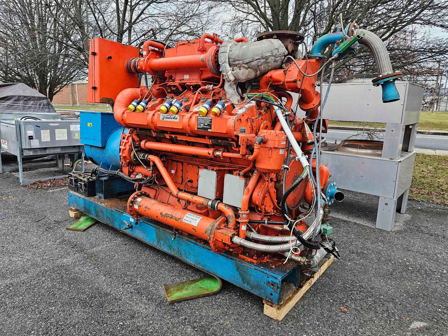 500KW 549KW Waukesha L36GSID Natural Gas Engine Driven Generator Enclosed '07
