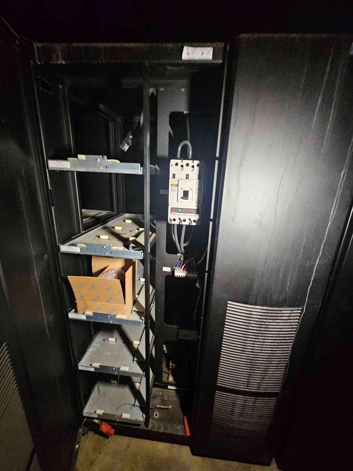 9395 Eaton UPS Battery Cabinet Model 225 (112516).