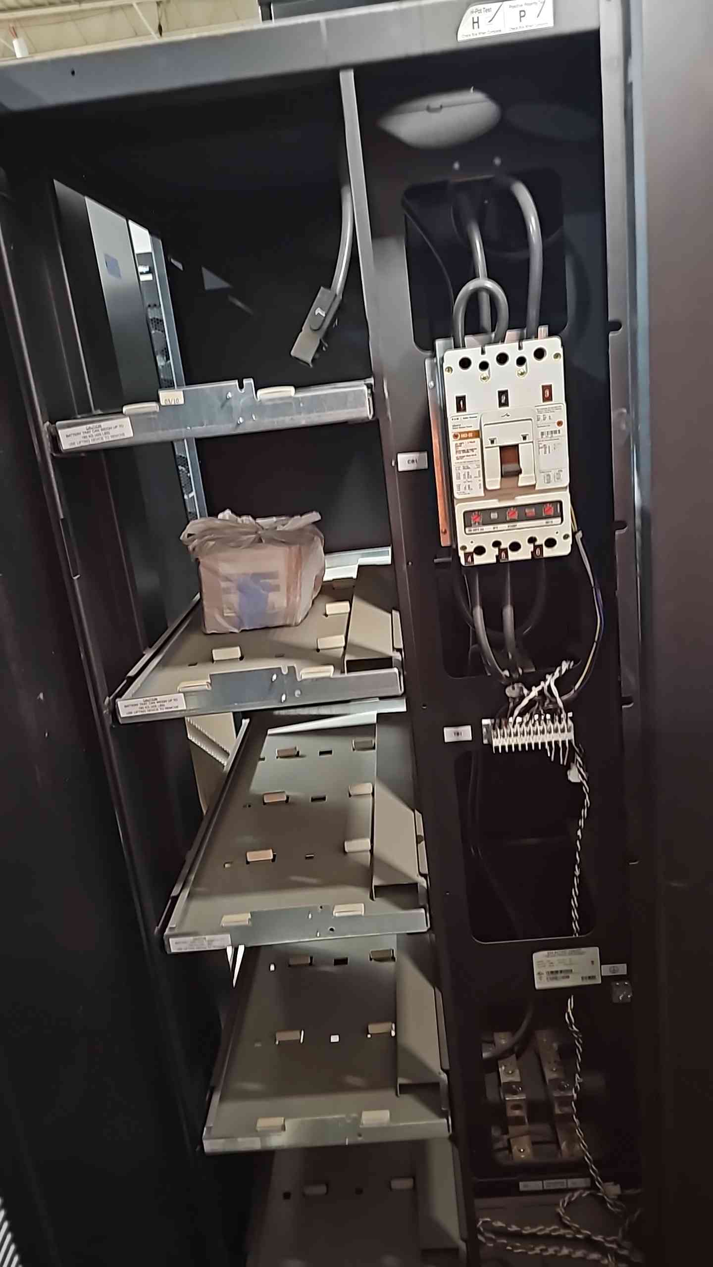 9395 Eaton UPS Battery Cabinet Model 225 (112516).