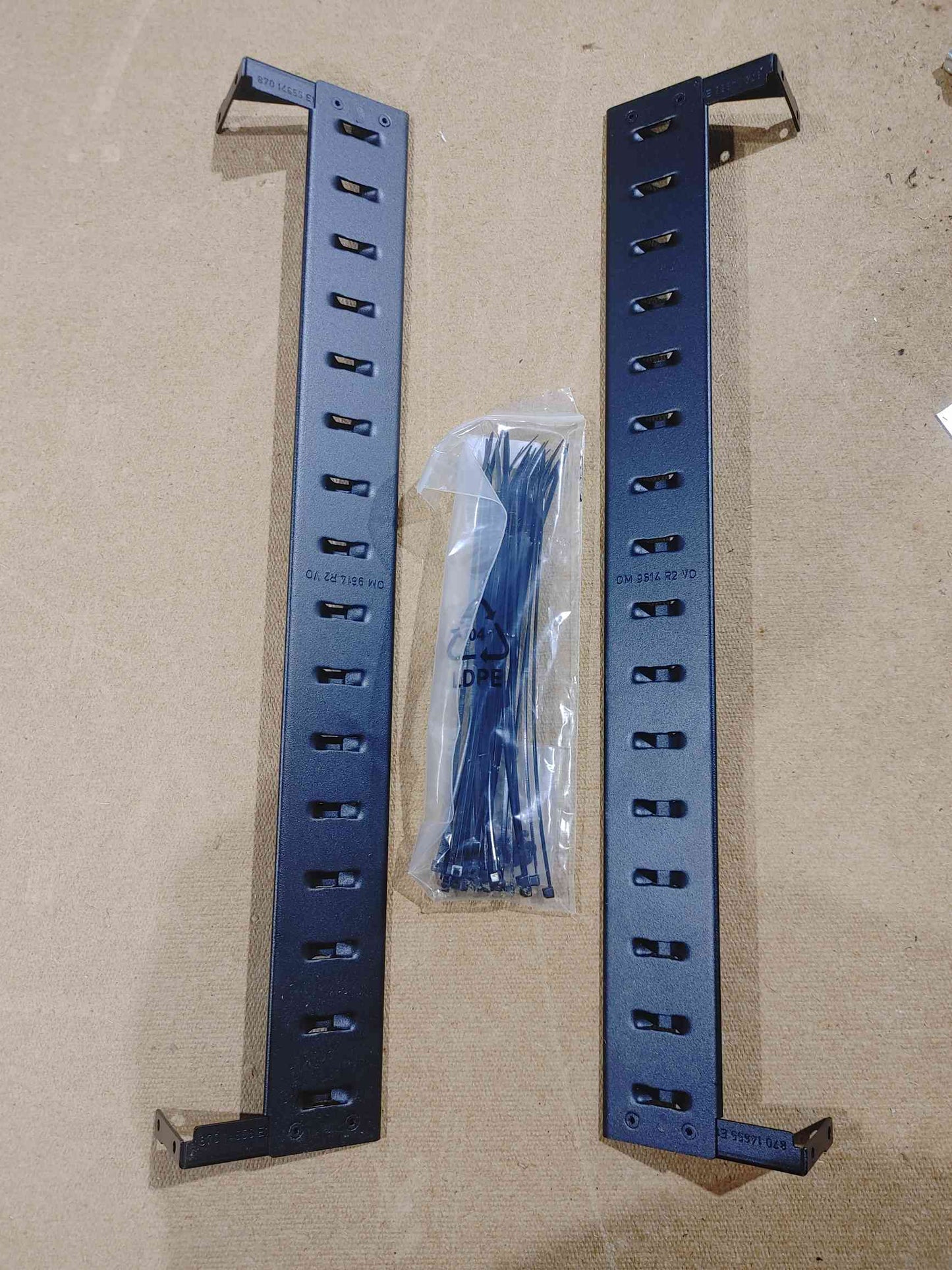 NEW APC PDU Strip Mounting Brackets  For AP7541 (SKU: 111662)