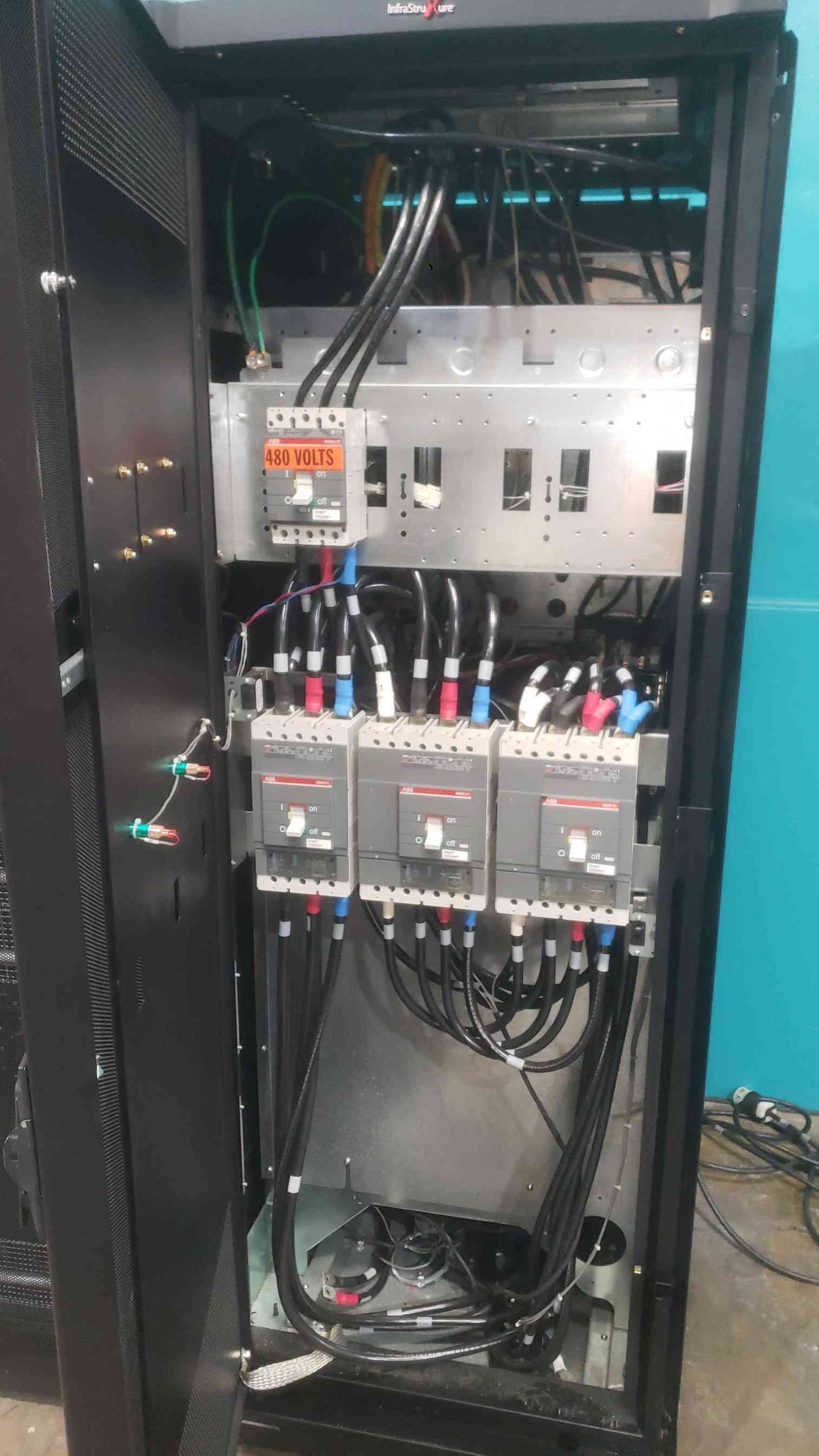 APC Symmetra PX 80kW 80kVA 3 Phase UPS System Array SYCF80KF SYCF8BF PDU 3 Rack