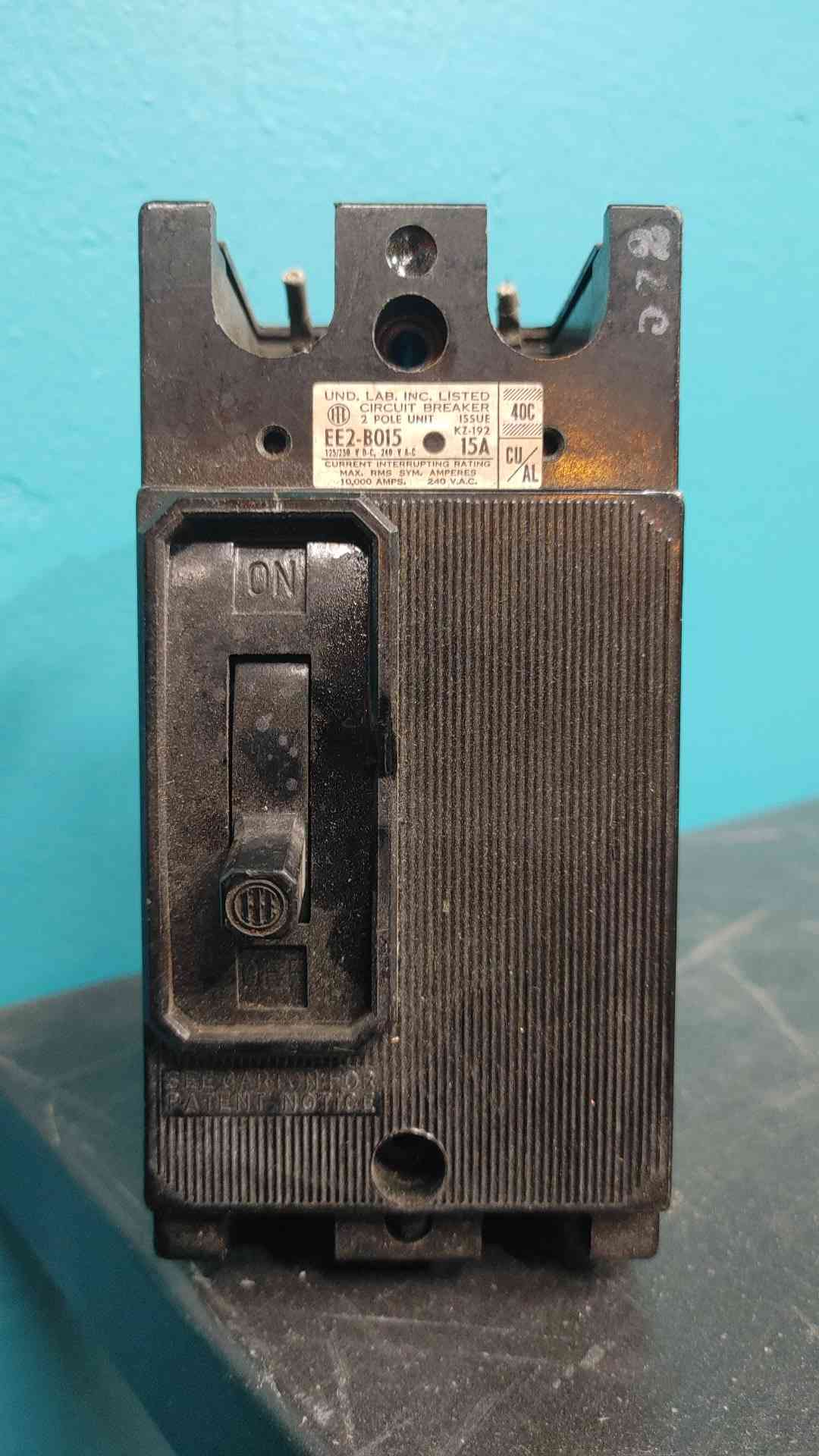 ITE Siemens EE2-B015 15 Amp 2 Pole 240V Bolt-On Circuit Breaker Obsolete