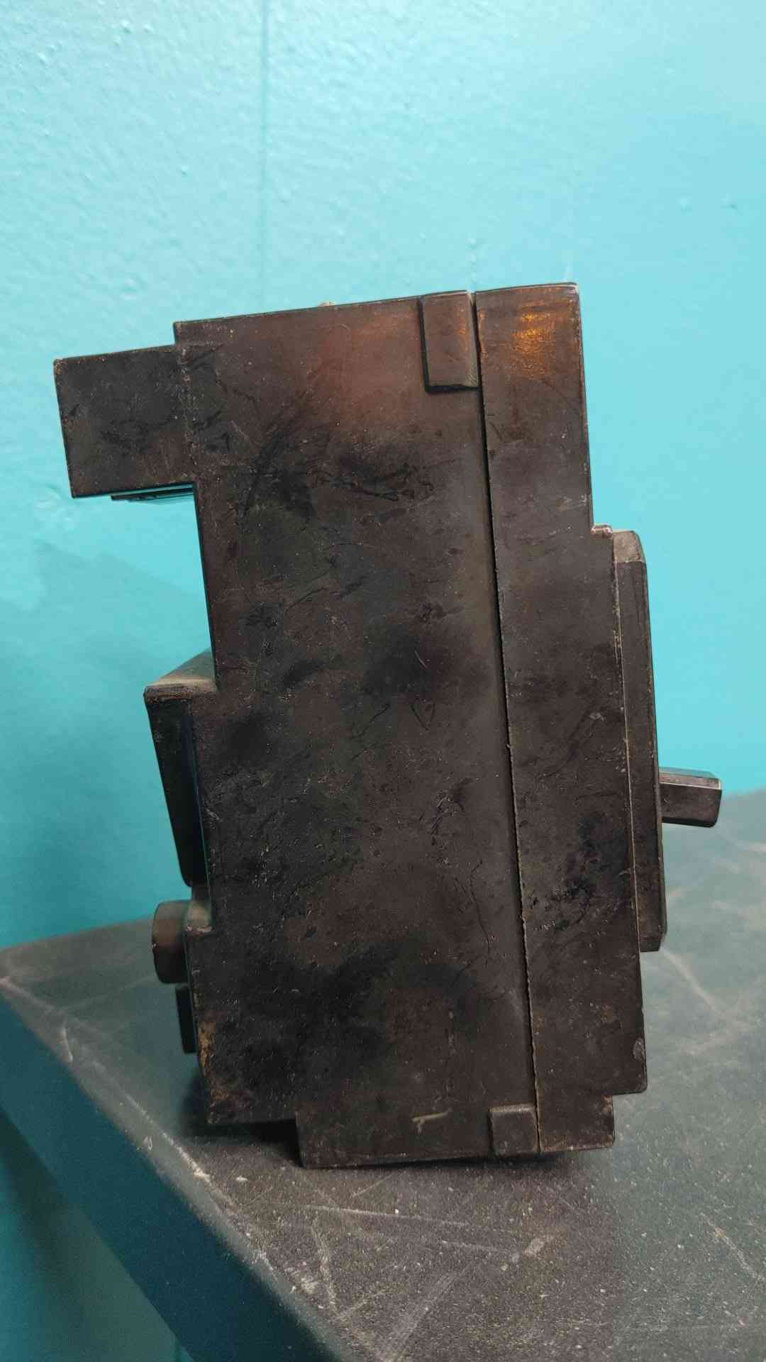 ITE Siemens EE2-B015 15 Amp 2 Pole 240V Bolt-On Circuit Breaker Obsolete