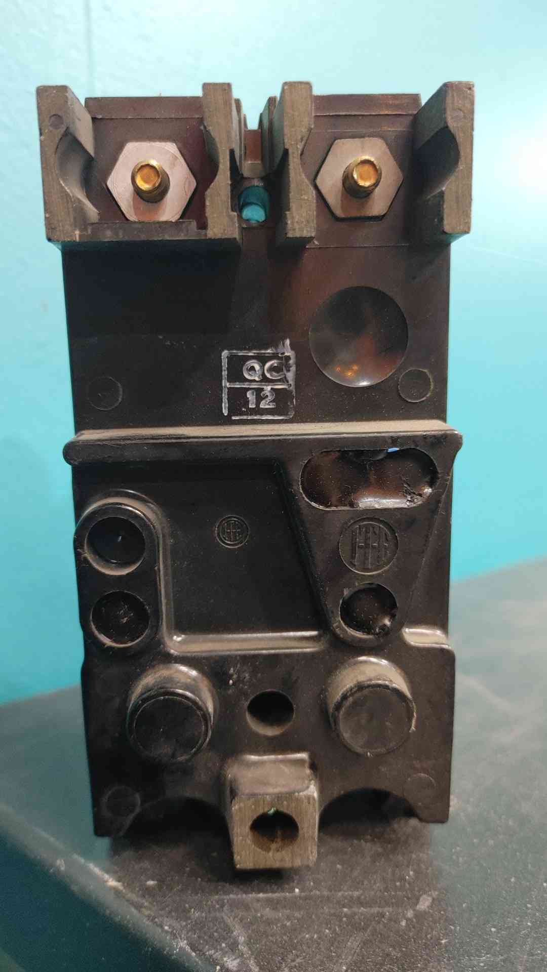 ITE Siemens EE2-B015 15 Amp 2 Pole 240V Bolt-On Circuit Breaker Obsolete