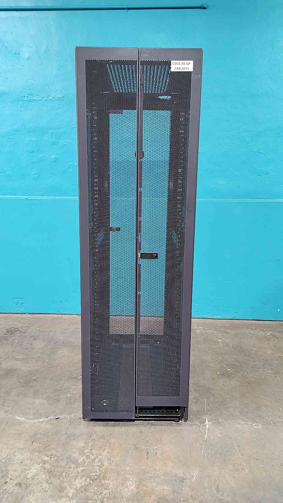 Dell PowerEdge 4210 42U Server Rack Cabinet Enclosure 0GJ575 PS38S Rolling