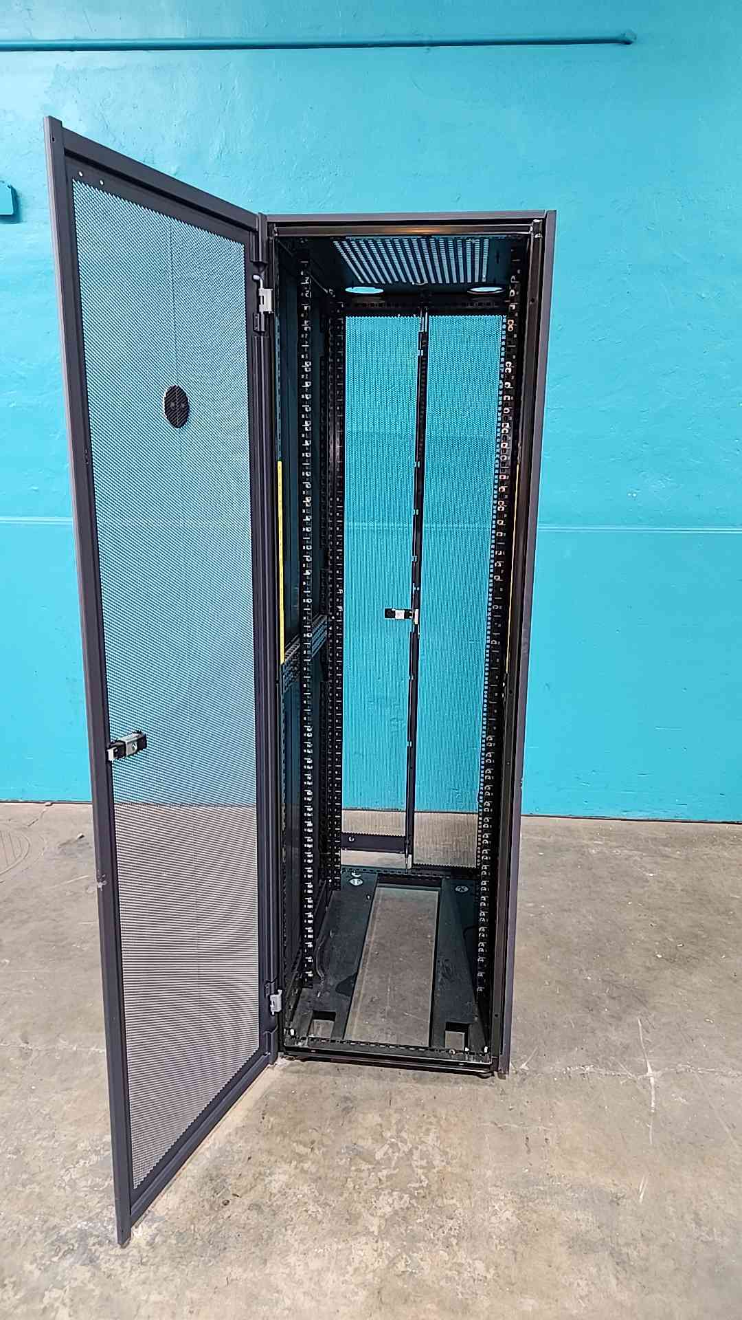 Dell PowerEdge 4210 42U Server Rack Enclosure Cabinet PS38S 0GJ575 Doors Sides