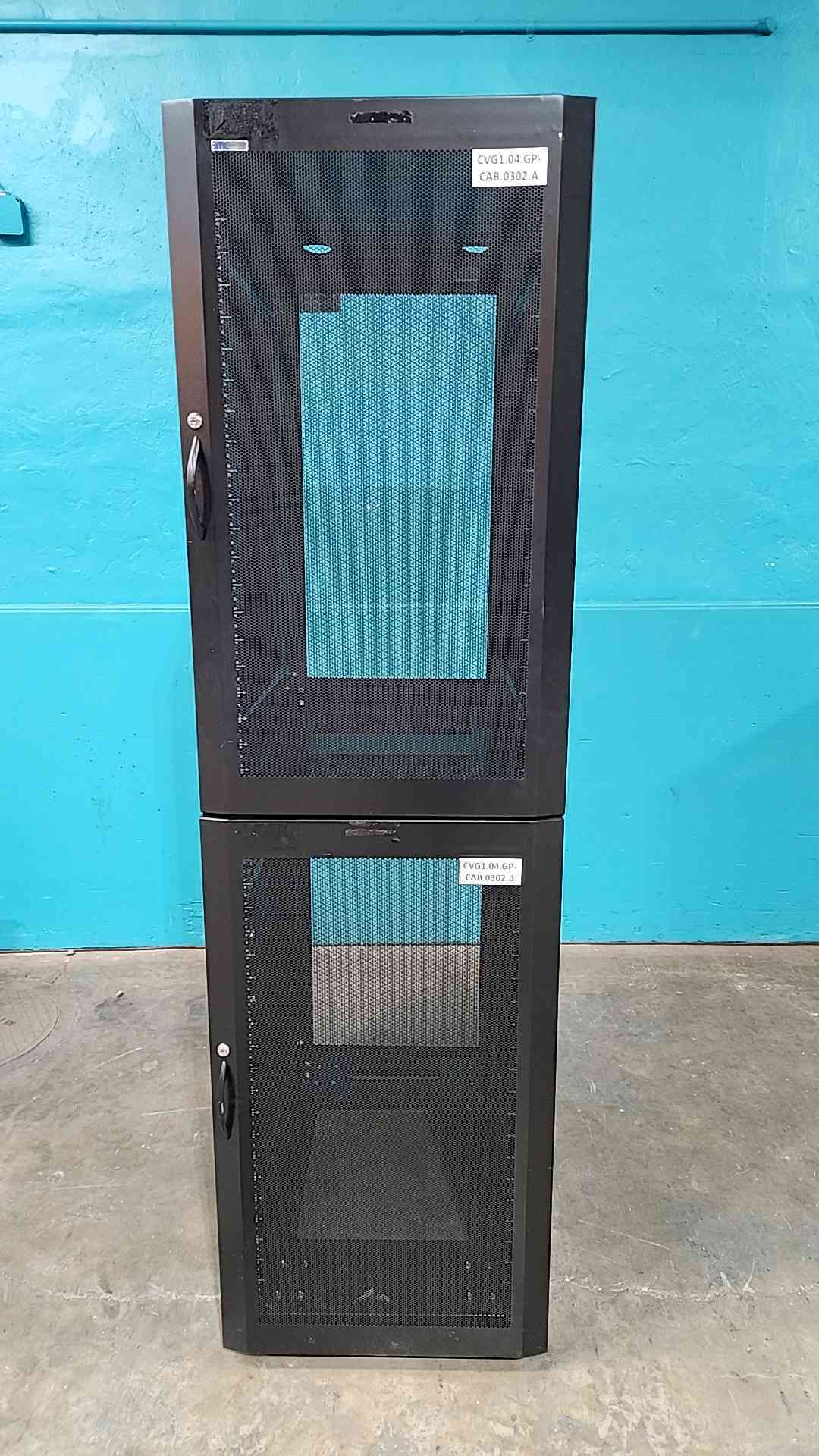 SMC 42U Dual Compartment Enclosed Server Rack Cabinet Co-Location Rolling 19"