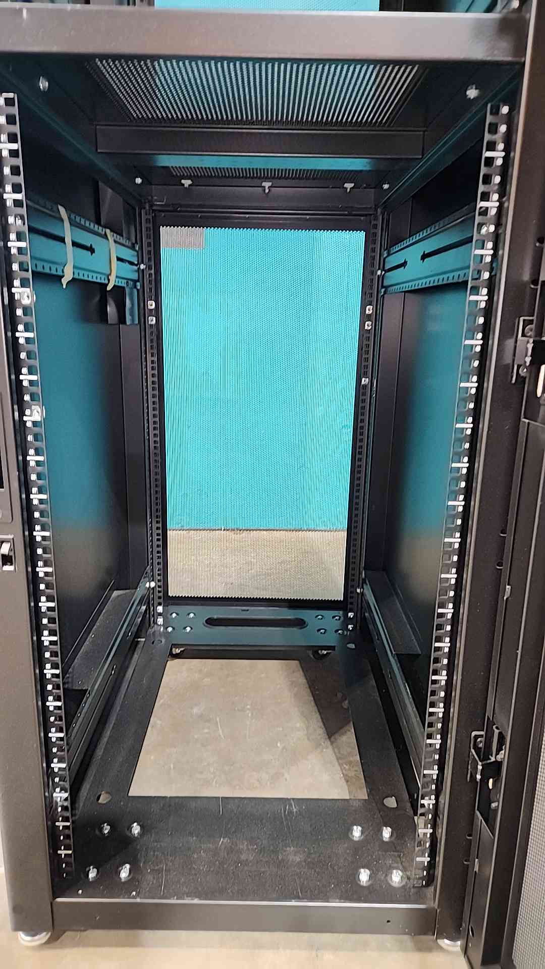 SMC 42U Dual Compartment Enclosed Server Rack Cabinet Co-Location Rolling 19"