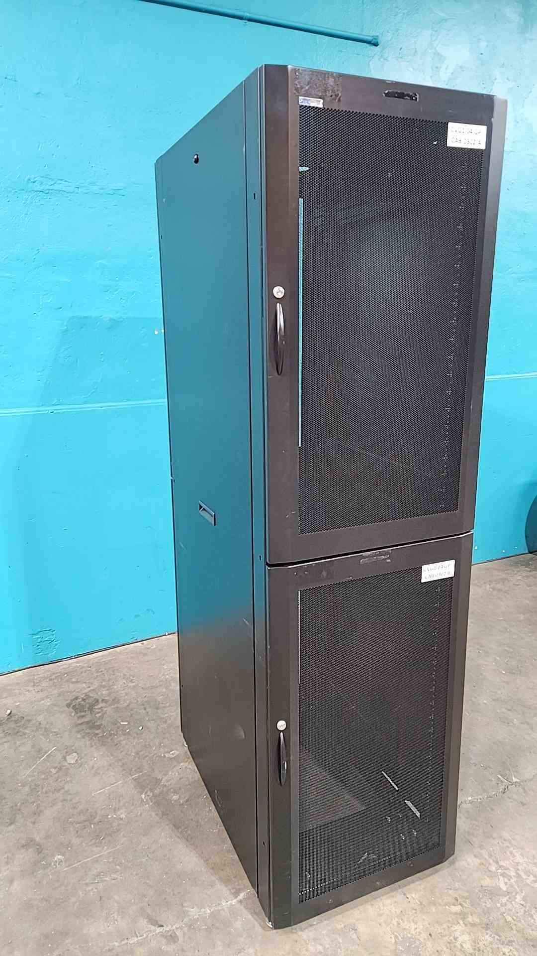 SMC 42U Dual Compartment Enclosed Server Rack Cabinet Co-Location Rolling 19"