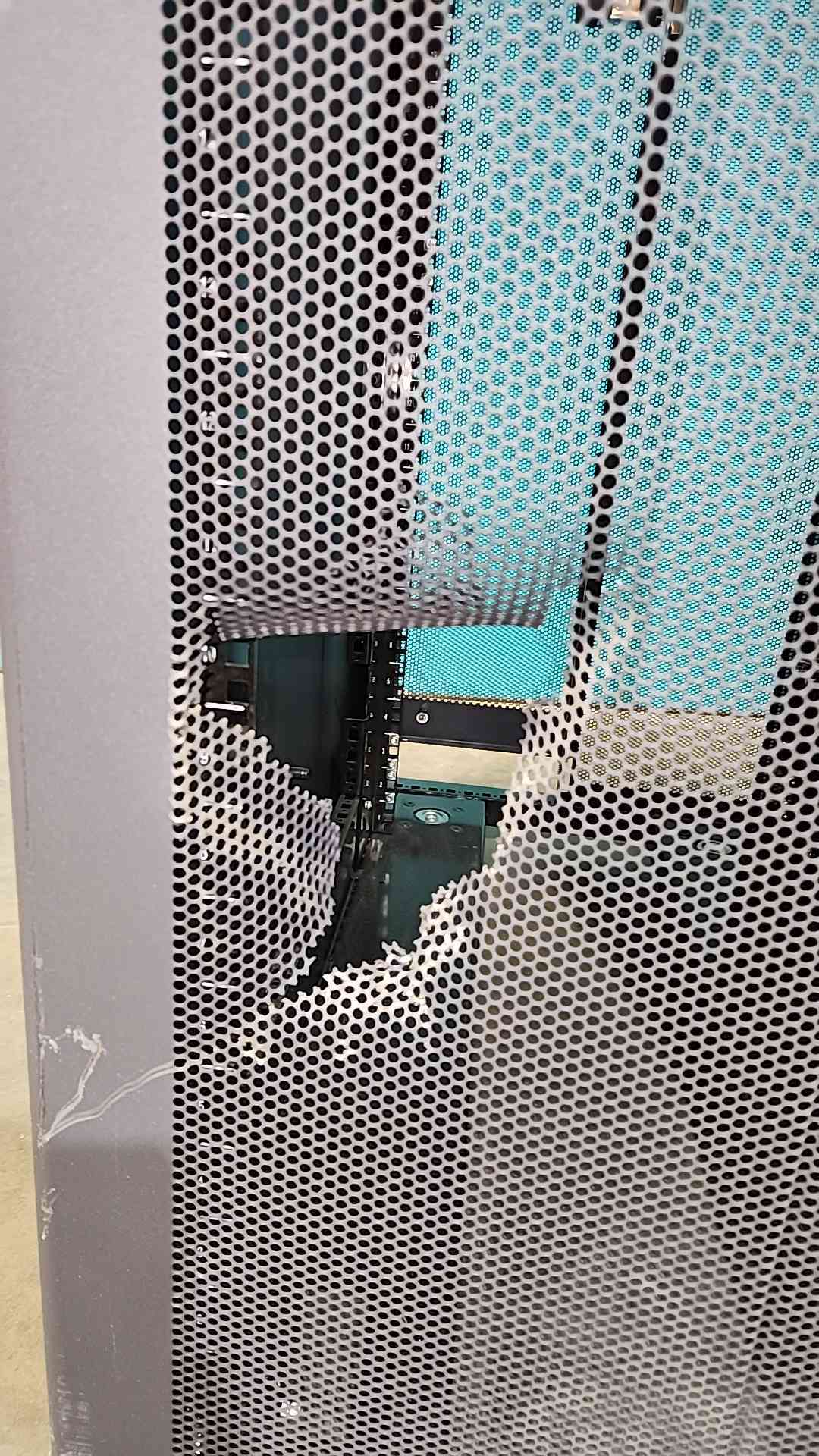 Dell PowerEdge 4210 42U Server Rack Cabinet Enclosure 0R3230 Rittal 19in Wheels