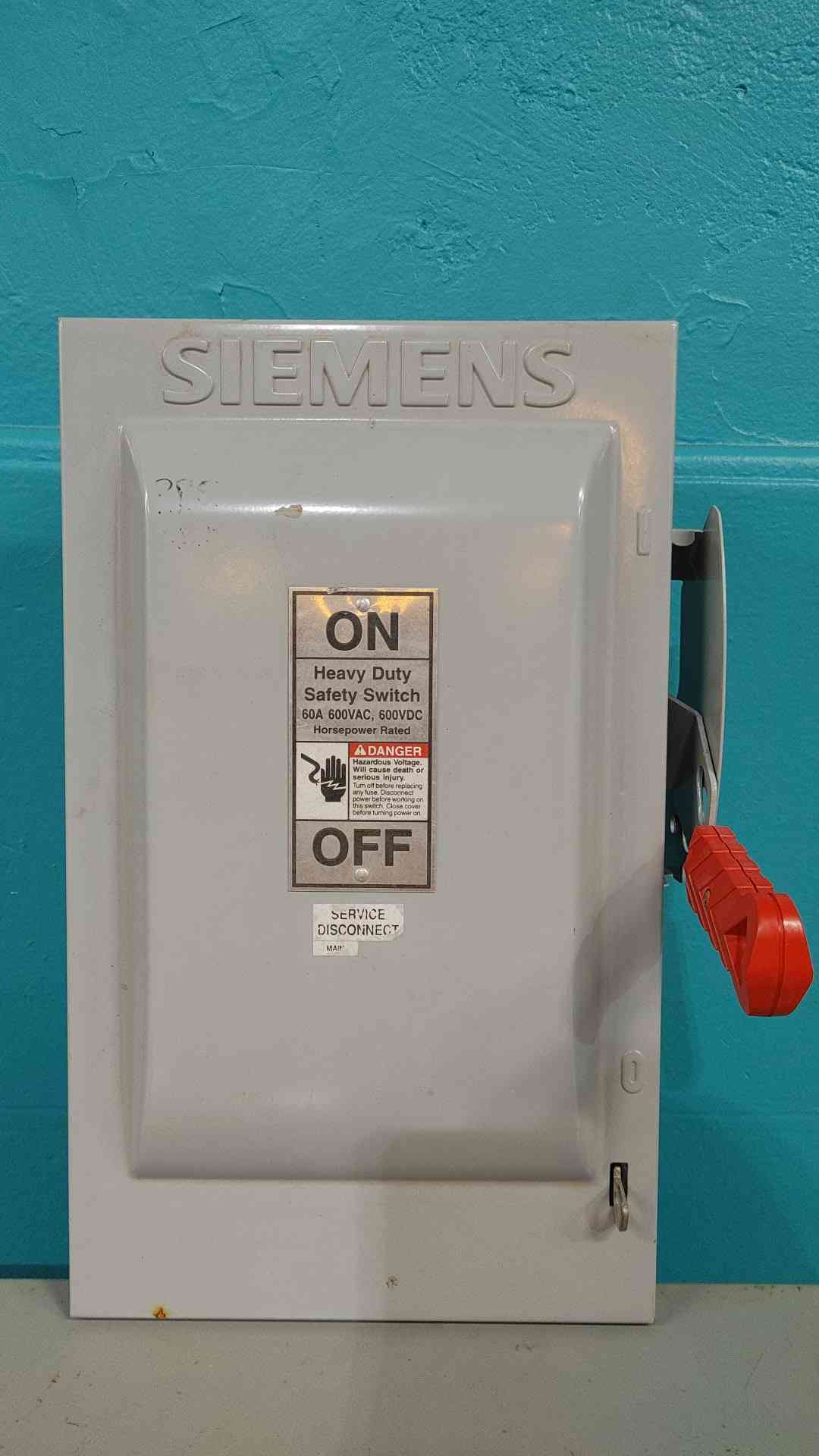 Siemens HF362 60A 600V 3P Fusible Heavy Duty Safety Switch Disconnect NEMA 1