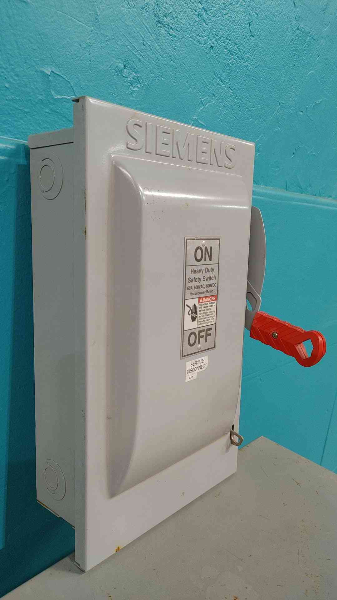 Siemens HF362 60A 600V 3P Fusible Heavy Duty Safety Switch Disconnect NEMA 1