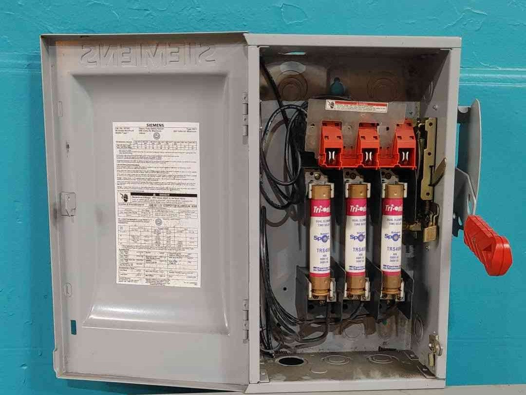 Siemens HF362 60A 600V 3P Fusible Heavy Duty Safety Switch Disconnect NEMA 1