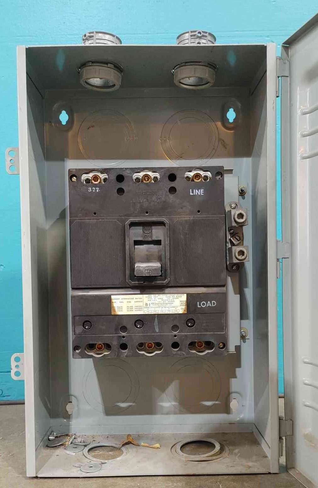 I-T-E JJ3-B400 400A 600V 3 Pole Circuit Breaker with NEMA 1 Enclosure Type ET