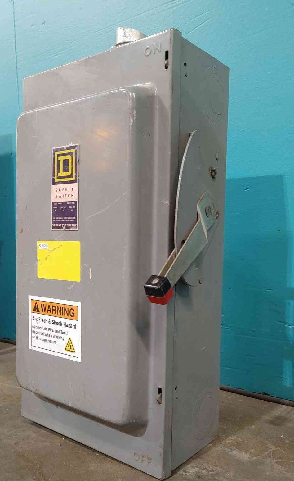 Square D H-324 Series C1 200A 240V 3-Pole Fusible Safety Switch Disconnect