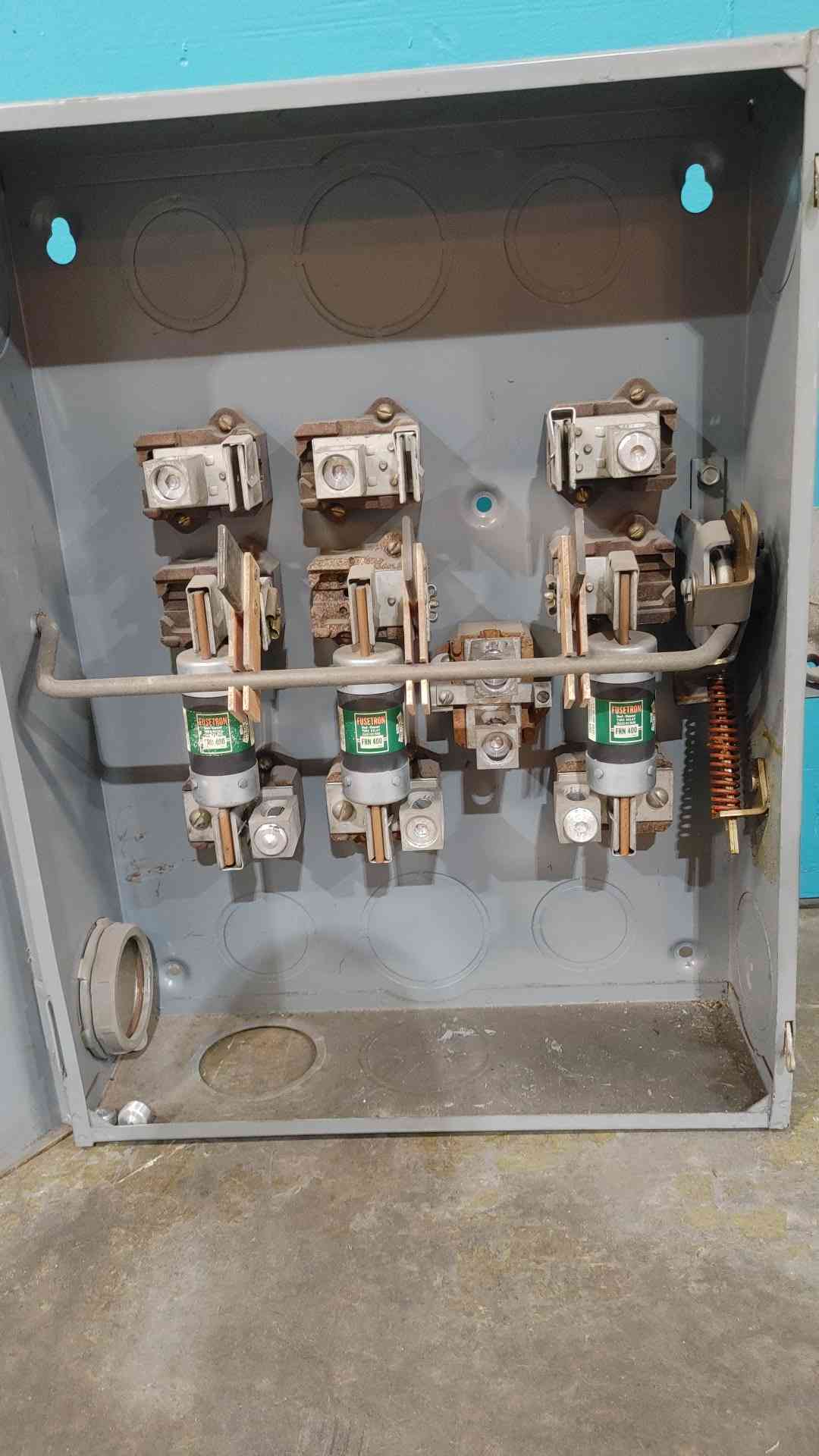 Square D D325N Series A2 400A 240V 3-Pole Fusible Safety Switch Disconnect