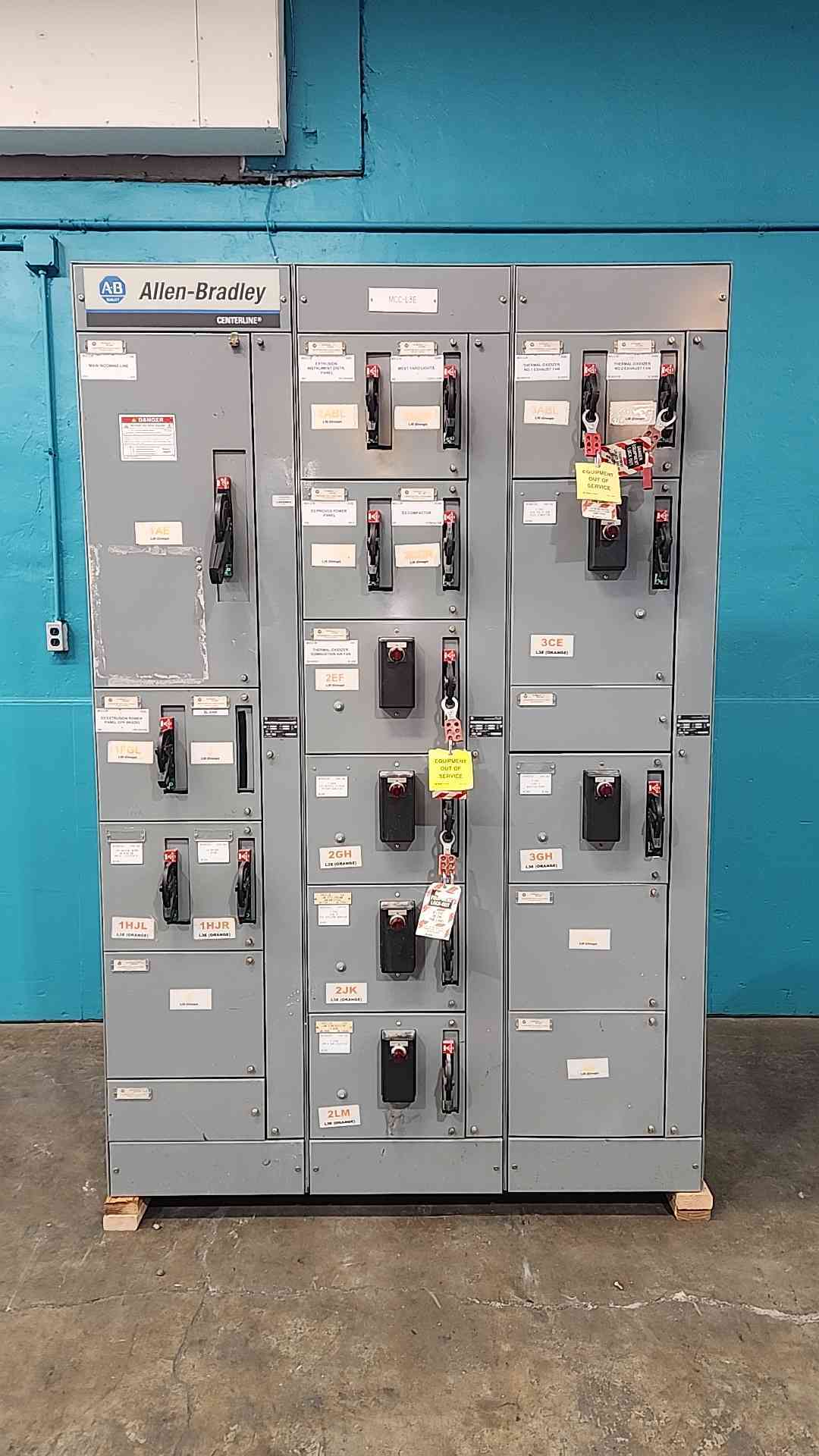 Allen-Bradley Centerline 2100 MCC 3 Section Motor Control Center 800A 600V 3PH