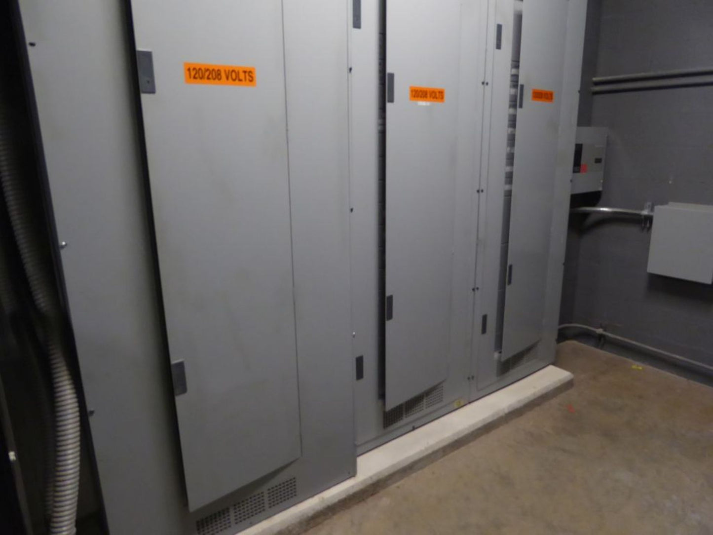 Lot of 3 400A Siemens S4C9 Panelboards w/ Circuit Breakers Panel 1 Meter & Main (SKU: 111723)