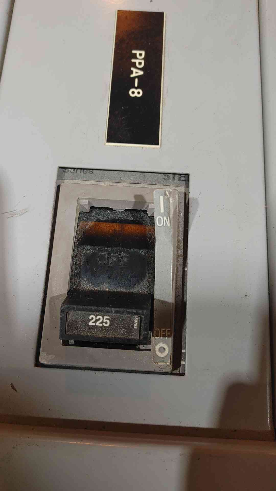 Siemens SB 800A 480V 3 Phase Switchboard Section 250A 125A 100A 3-Pole Breakers
